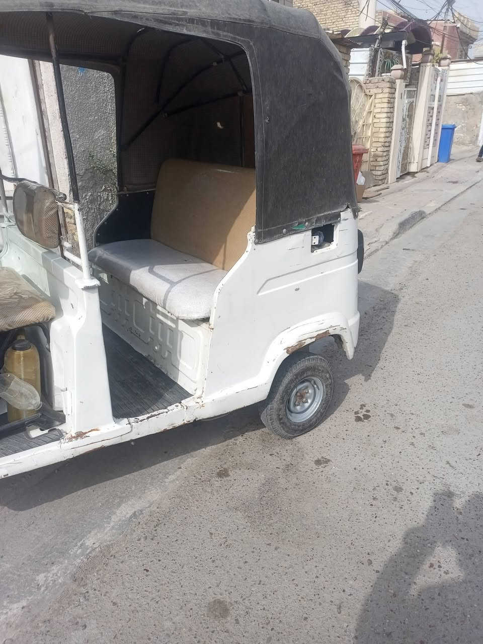 السلام عليكم تيك توك للبيع موديل 16 تيك توك جديده اي نقص ما بيها تخم تاير شركه ماكينهه سعر مليونين و600 وبها مجال بسيط بغداد قضاء الحسينيه قرب مطعم الامير للشراي يتصل ما متواجد على الفيس ***********
