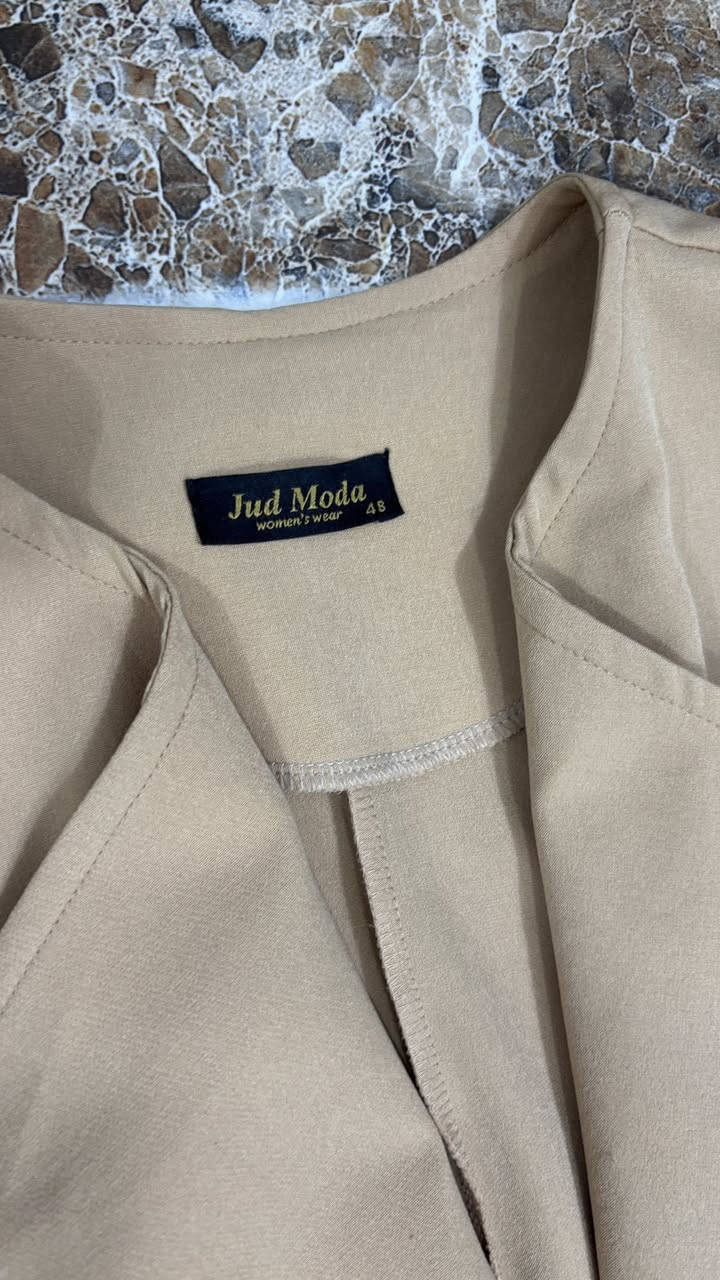 كوت نسائي
🔹 اللون: بيج فاتح
🔹 القياس: 48
📏 التفاصيل:
 • الطول: 125 سم
 • عرض الكتف: 50 سم
 • طول الذراع: 60 سم
 • عرض الصدر: 55 سم

✨ أنيق، عملي، يلبس يومي ورسمي

  السعر : 10 الاف

📍 العنوان: بلدروز – حي العصري – شارع حاتم القاضي
📞 للاستفسار: 0777599468


**إذا كنت صاحب هذا الإعلان وتريد حذفه لأي سبب، رجاءا أرسل رسالة إلى الدعم الفني**