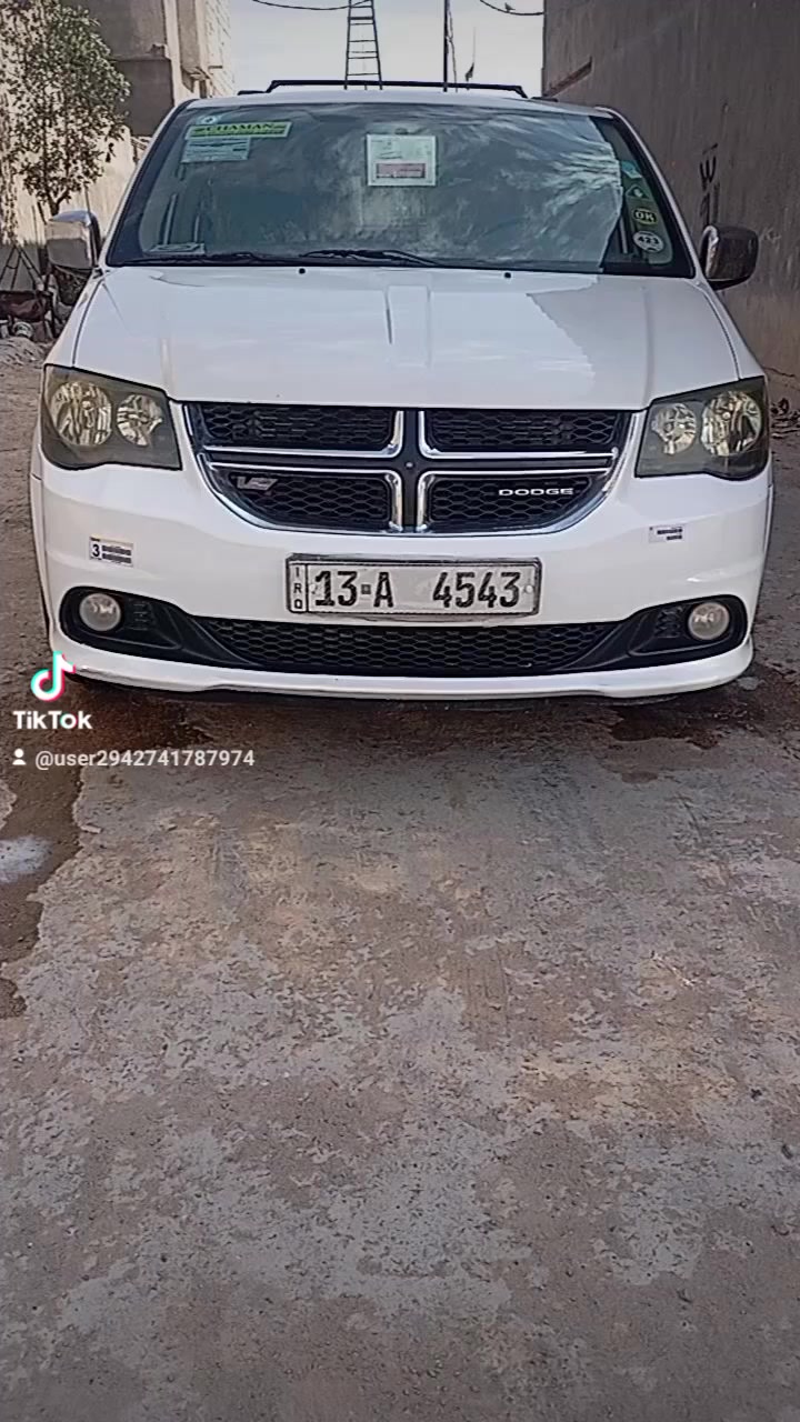 نوع سياره دوج كرفان
مديل 2011 رقم ميز 
سياره فول مواصفات
بيبان كهربايه معه جنطه 
دواخل بيجي تبريد 3 قطع شرط ثلج
كامره خلفيه 
محرك و كير و حداديه و تخم تاير كله جديد
لايت زنون عالي و ناصي
سياره بسمنه 
العنوان بصره جزيره الفيروزيه سعر 118 بيه مجال علمن سياره داخله كلين يعني بدون حادث سياره نضيفه كلش مال جناي
***********
