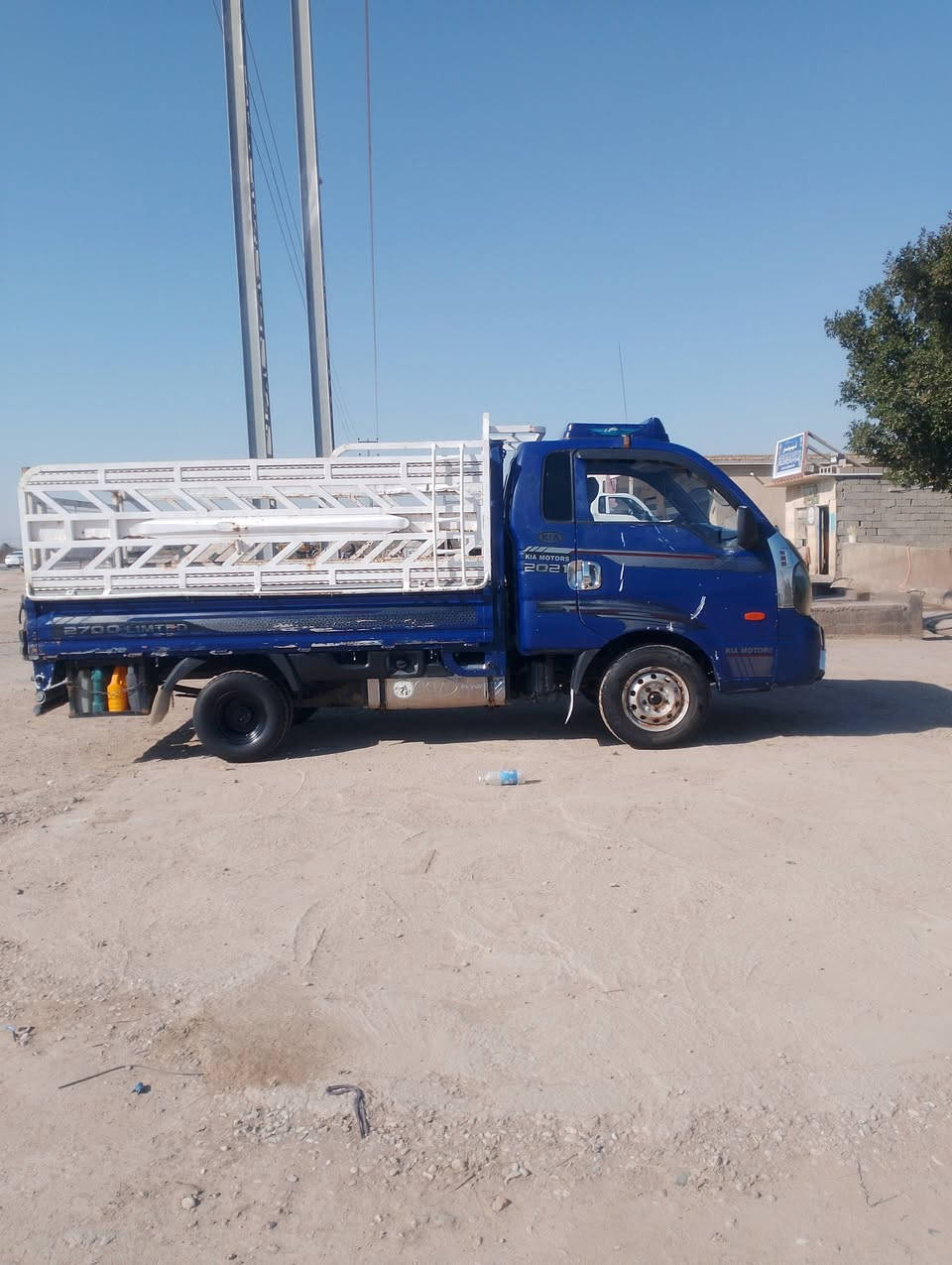 السلام عليكم كيه حمل للبيع مكفوله كفالة عامه رقم بغداد نكليز باقي على الاستلام لوحات مكينه كرتون توني شاده ٣٠٠٠مفتوح مكفوله اصوليات ولعيب الشرعي تحويل مباشر المكان ذي قار الشطره السعر 75وبيه مجال لشراي الخاص مغلق مكلف بل نشر رجاء الموشراي لا ينطي سعر من يمه  اتصل ***********
