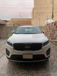 سورنتو خليجي موديل ٢٠١٨ فول مواصفات عدا البنراما  كشن جلد جنطه كهربائي...