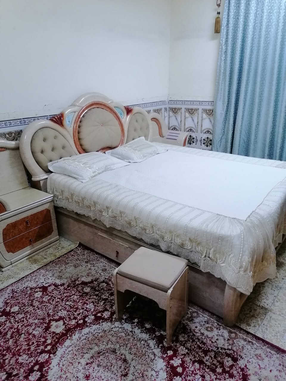 السلام عليكم غرفة ماليزي كنتور 8ابواب 5قطع السعر 200 الف *********** حسينية الراشدية الضباط
