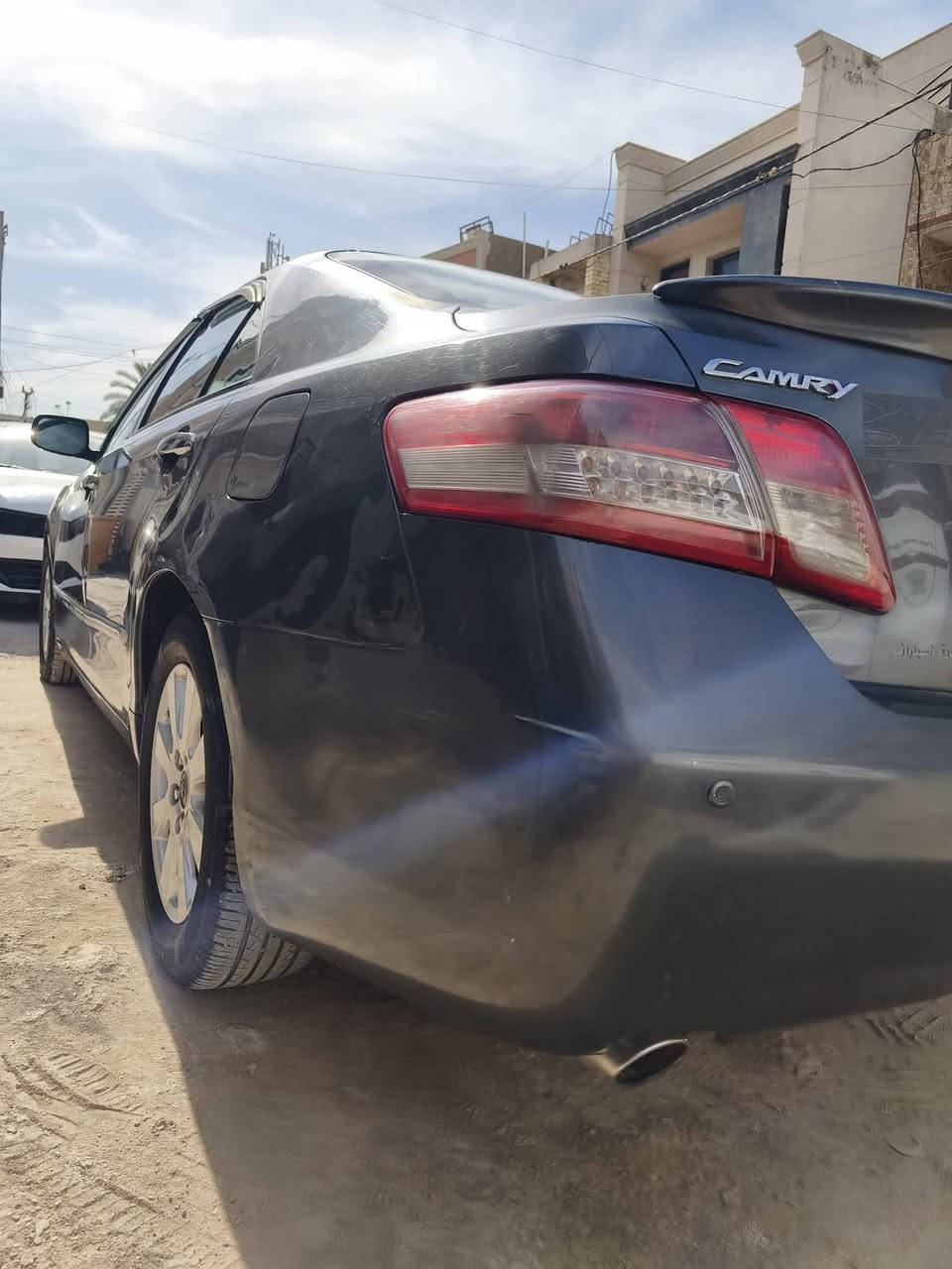 السلام عليكم
كامري موديل 2007 للبيع فول مواصفات XLE 
المواصفات 
محرك 6V
قطعتين تبريد 
سقف سلايد 
تحكم ستيرن 
كشن كهرباء 
كروس سرعة 
السعر 85 ورقة
رقم بغداد 
مكان السيارة منطقة السيدية  
للتواصل الاتصال على الرقم  ***********
