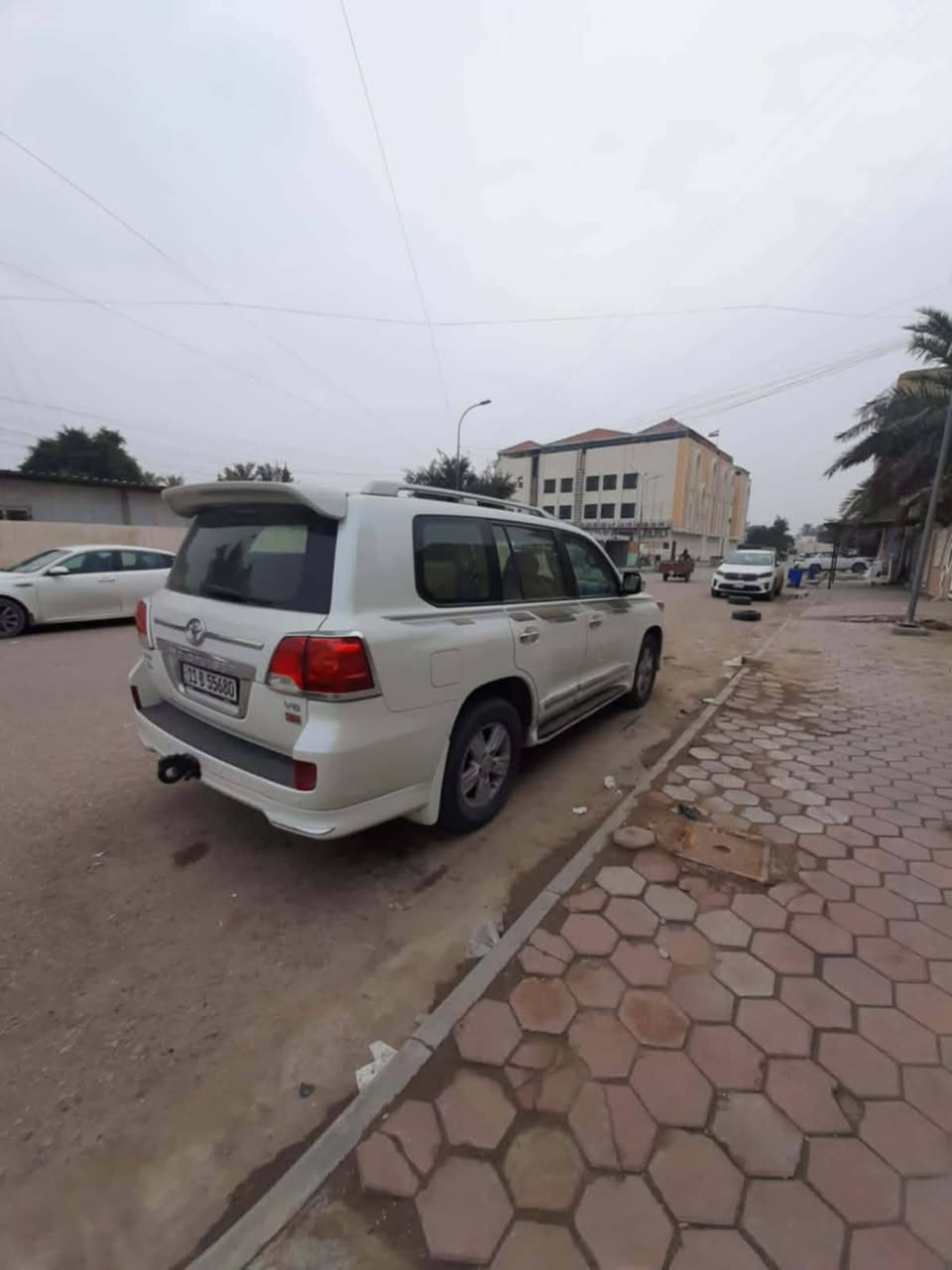 سلام عليكم ورحمه الله وبركاته 
لانكروز 2013 خليجي بريم 
المحرك 6 سلندر 4000 
عدد المقاعد 7 جلد 
كشن كهرباء 
حساسات أمامية وخلفية 
كامرة خليفة 
شاشه لمس 
مري جانبيات شفط بل رجوع ينزلآ 
ثلاثة قطع تبريد 
زراك لايت 
لايت زنون قوي 
تخم تاير جديد 
السيارة ماشية 150 ألف حقيقي 
السيارة مكفولة كفالة عامة من اي صبغ وبارد 
رقم بغداد دولي بسمي تحويل ثاني يوم 
كروز مثبت سرعه 
سلايت روف فتحة 
السعر خاص أو اتصل على الرقم 
للاستفسار *********** 
مكاني واسط كوت الحدرية
