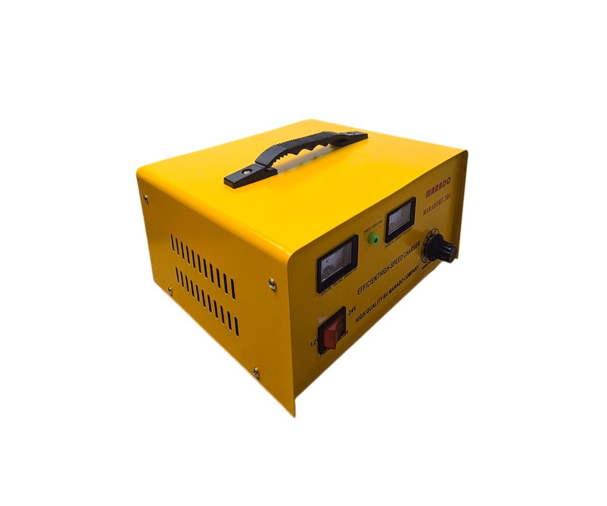 شاحنة بطاريات سيارات جوكر مارادو 30 أمبير (12V  24V)

الاستخدامات

شحن بطاريات السيارات الخاصة والعامة.

شحن بطاريات الشاحنات والمركبات الكبيرة.

مناسب لبطاريات 12 فولت و24 فولت.

استخدامه في الكراجات، الورش، والاستخدام المنزلي.

إعادة شحن البطاريات الضعيفة أو الفارغة بسرعة وأمان.

المميزات

قدرة شحن قوية تصل إلى 30 أمبير.

يدعم جهدين: 12V و 24V مع مفتاح اختيار.

عدّادين تناظريين لعرض:

- جهد الشحن (Voltage).
- تيار الشحن (Current).

مقبض تحكم لتعديل شدة التيار حسب حاجة البطارية.

نظام حماية مدمج:

- حماية من زيادة التيار.
- حماية من الحمل الزائد.
- حماية من القصر الكهربائي.

هيكل معدني متين يتحمل الاستخدام القاسي.

فتحات تهوية لتبريد الجهاز أثناء التشغيل.

مقبض علوي لسهولة الحمل والنقل.

يعمل على كهرباء منزلية 220V.

المواصفات التقنية:

الجهد الداخل: 220V

الجهد الخارج: 12V  24V

أقصى تيار شحن: 30A

طول سلك الكهرباء: 75 سم

طول سلك القراصات (المشابك): 60 سم

محتويات الصندوق

شاحنة بطاريات مارادو 30 أمبير.

أسلاك توصيل البطارية (موجب وسالب).

دليل استخدام.

الملاحظات

يُفضل اختيار شدة التيار المناسبة حسب سعة البطارية.

لا يُنصح بترك الجهاز يعمل لفترات طويلة دون مراقبة.

يجب التأكد من توصيل الأقطاب بشكل صحيح قبل التشغيل.

مناسب لبطاريات الرصاص (Lead Acid).

كل هذا بسعر 35الف والتوصيل مجاني 
للتواصل والحجز مراسلة الخاص او على *********** واتساب