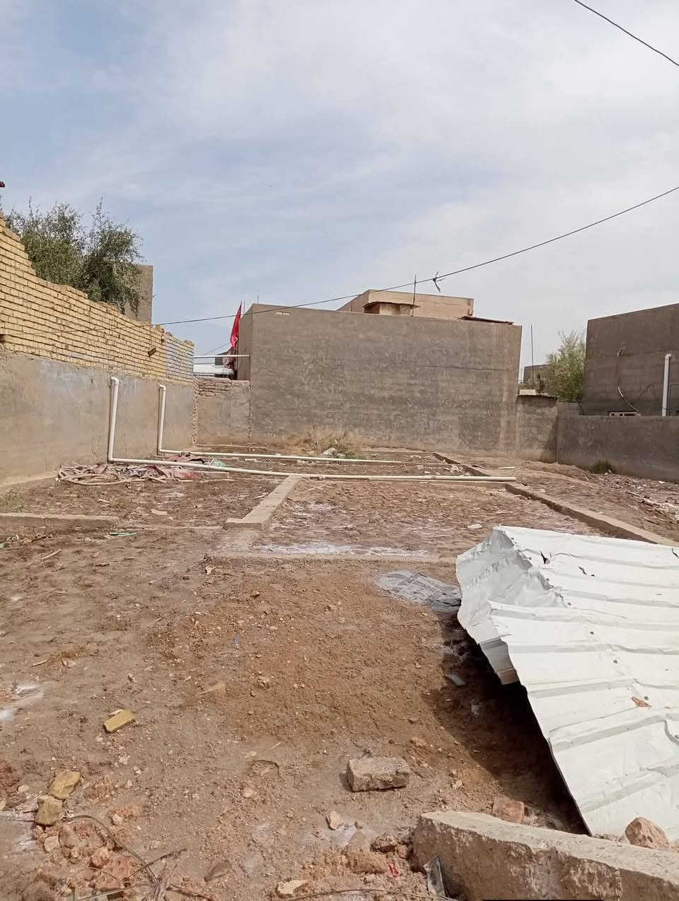 السلام عليكم
 قطعة ارض للبيع 
مستعجل
مكان مميز جداً 
طابو زراعي سند25 
بإسم صاحب الارض
العنوان / /بابل الحمزه  الغربي المدحتيه شارع العلاوي داخل فرع تبليط ومجاري 
المساحة//327متر
الواجه //٢٥متر
ابنزال١٣متر
السعر/ ٢٢٥سعر المتر الواحد وبي
تحويل القطعه ثاني يوم بعد الشراء 
 مجال 
خدمات كامله من ماء وكهرباء ومجاري خارجيه وتبليط لحدباب القطعه
للاستفسار
مراجعة مكتب دلالية وائل الهندي شارع 60 قرب سلوان ابو الكاشي مقابيل فرع علي قماره 
*********** وائل الهندي 
*********** ابو علي
