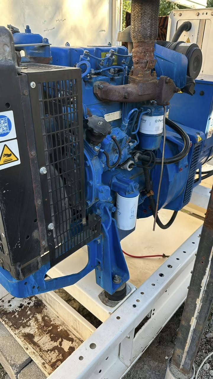 🔶 مولدة للبيع 
🔶نوع المحرك:بيركنز انكليزي FG WILSON🇬🇧
🔶القدره:30/KVA
🔶المحرك:3 بستم / 91 ml
🔶نوع الملف:لوري سومر فرنسي🇫🇷
🔶عدد ساعات التشغيل: 3850 ساعه⏰
🔶مع سسستم بروتكشن كامل للحمايه ونظام اوتو 
 Ato 
🔶لمعرفة السعر الاتصال:
🔶☎️رقم الهاتف : ***********
