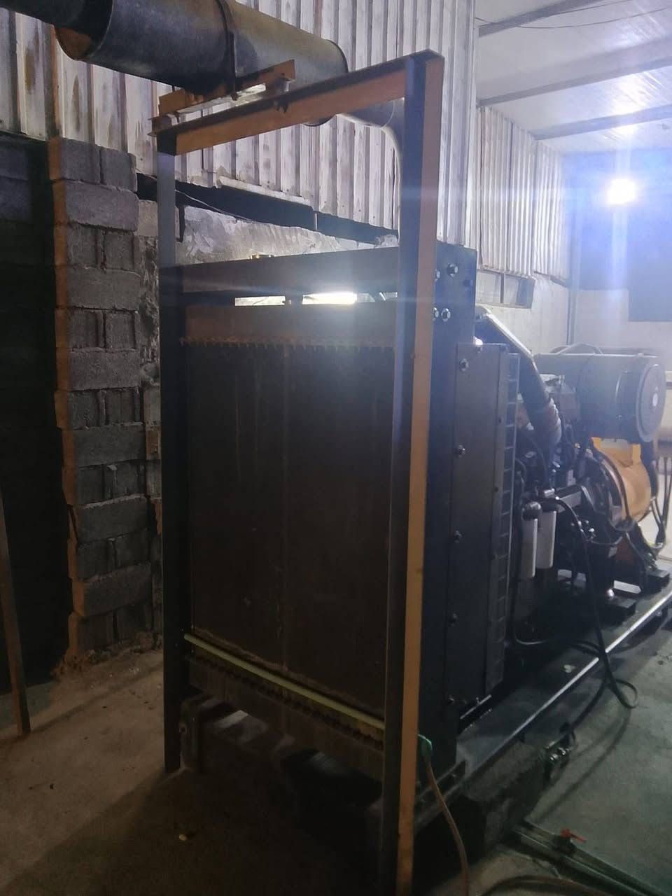 السلام عليكم بيركنز 2500 استندر عضمتهه حلوة توليدهه لوري سومر 500 كيفي مملعوب بي على حمل المولدة تجي تحملهه ساعة ساعتين بيهه تبخير المكينة عارضها ب190 وبيهه مجال مكانها البياع المعالف  ***********
