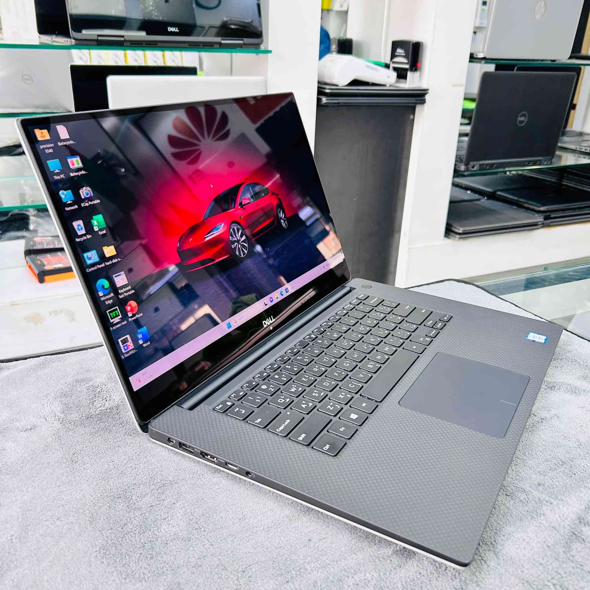 #الوحش لابتوب وورك ستيشن Dell Precision 5540

اللابتوب اخو الجديد، نسخة البرزشن ( كور i9 ) معروفة بالتحمل و الاداء العالي جداً، خاص للشعل المكثف و برامج التصميم و الهندسة و الألعاب.

المعالج رهيب : كور i9 من الجيل التاسع بأعلى و أقوى فئة ( H ) و فئة H تعني: High Performance أي (فئة الأداء القوي) وهذه الفئة خاصة للإلعاب وبرامج التصاميم والهندسة.

الرامات : 16 كيكا 

المساحة : 512 كيكا نوع SSD NVMe (أسرع من SSD العادي إللي هو أصلاً سريع)

#كارتين_شاشة:

الأول كارت داخلي: أحدث نوع (ألترا أتش دي - UHD) حجم 8 كيكا

الثاني كارت خارجي: NVIDIA Quadro T2000 حجم 4 كيكا أسرع وأقوى فئة T2000 (يشغلك الألعاب والبرامج القوية بكل سلاسة)

حجم الشاشة 15.6 فول دقة Full HD (تشبع لوني رهيب + حواف سلم)

الدل البرزشن (كور i9) غنية عن التعريف، جهاز كلش قوي .. تكدر تبحث عنه و تشوفة بالمراجعات و قوته بالبرامج و الألعاب.

#برامج_منصبة_باللابتوب:

- مجموعة الاوفيس كاملة

- مجموعة الادوبي 

- برامج مشاهدة افلام ومباريات كرة القدم (شبكتي و سينمانا) 

- مواقع تواصل اجتماعي 

- كيم لوب

- ستيم 

- اوتوكاد 

#السعر 890 ألف مع #سيت_ملحقات (حقيبة + ماوس + ماوس باد + هدفون + الشاحن)

بغداد حي العدل (توصيل #مجاني بكل العراق)

للتواصل واتساب ***********
