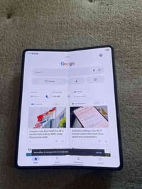 Z Fold 3 256  2sim بدون عيب ما عدا  ضهر مكسور و ما يفتح كامل سعر بلاش ...