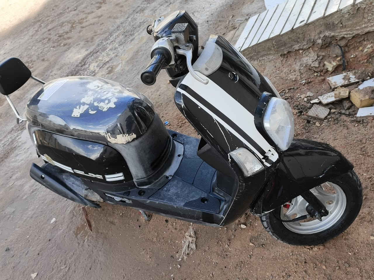 السلام عليكم بوليس نضيفه مال رمبه دراجه مكينه ما مفتوحه بوشه49 سلف اشاير هورن كلوب كله شغال شلعه ومعدل الدراجه احلى من الصوره 650 وبيه مجال قليل، ***********
