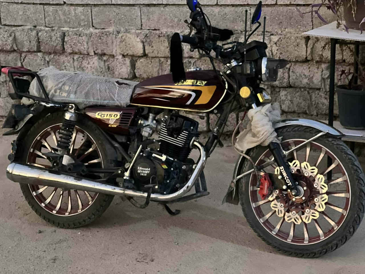 السلام عليكم
موطور جديد برقي مايعوزو 

محرك ما مفتوح 150

للبيع فقط 

للسعر 775وبيه مجال لطيبين 

مو شراي لا تتعبني وتعبك رجأء

هاتف  ***********
