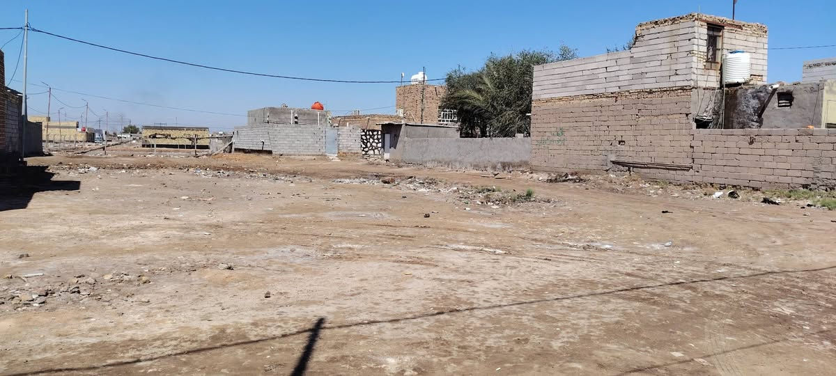 السلام عليكم قطعة أرض للبيع السنيه خلف معمل الاصباغ مجاور مجمع الصادق  مساحه ٦٠٠ مع ١٠٠ فظله توجد كل الخدمات بيها فرع واحد عن تبليط الاستفسار رقم الموبايل *********** اتصل وتدلل
