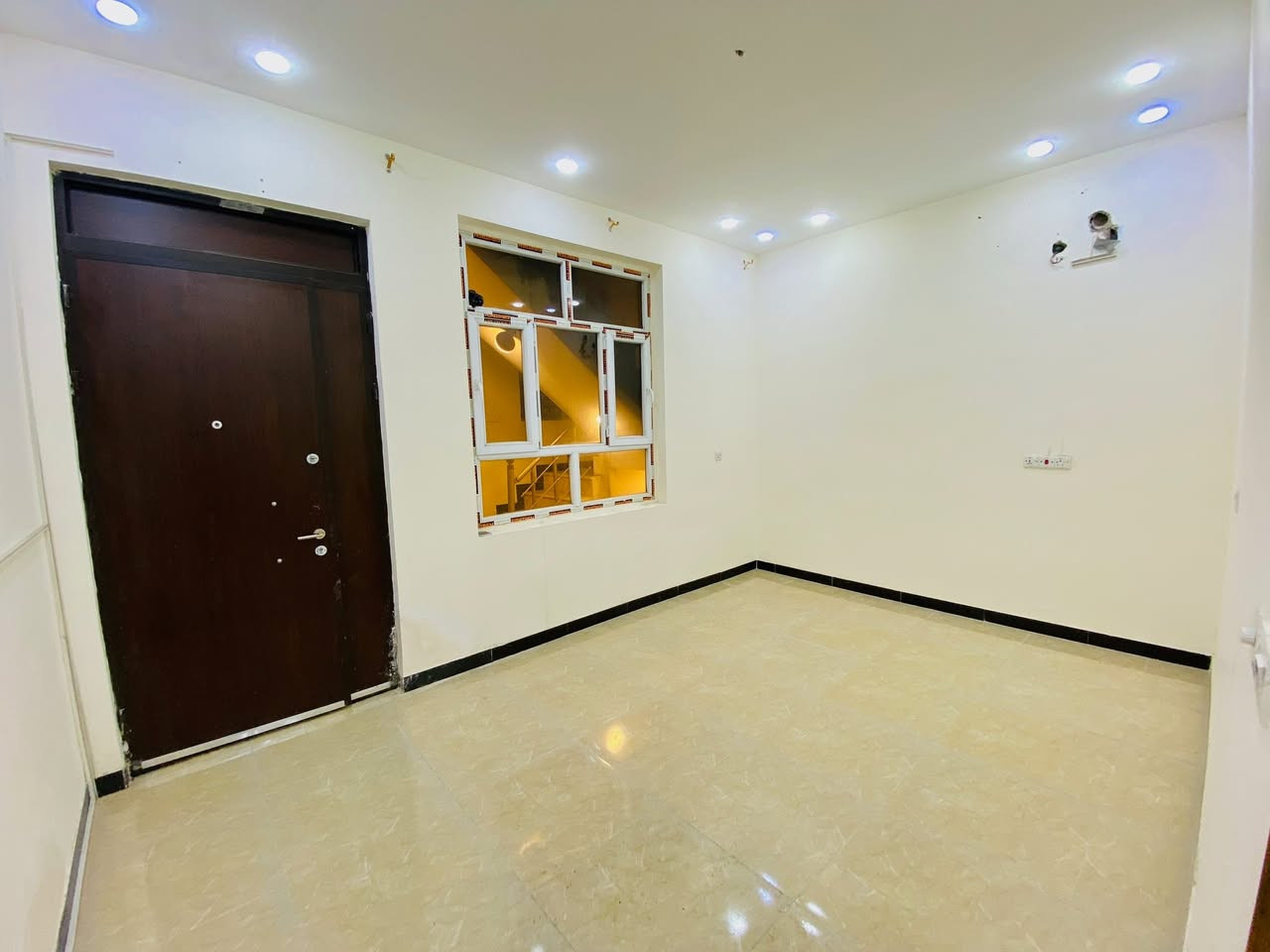 السلام عليكم
يتوفر شقة طابق اول و طابق ثاني  #للايجار 

العنوان 📌 #المنصور حي العربي

🚨 بدون دلالية من صاحبها مباشرة 

 🏠المساحة  100 متر بناء حديث 

يتكون من 

🔵غرفة استقبال

🔵 غرف نوم عدد 2

🔵 مطبخ 

🔵صحيات

السعر: 
الطابق الأول ب ٩٠٠ الف قفل
الطابق الثاني ب ٩٠٠ ألف قفل

 ⛔️ الايجار حصرا للعوائل

لمزيد من المعلومات الاتصال على 
👇👇👇
***********
