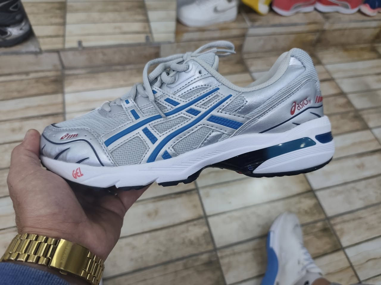 Asics Gel 1090
ازيكس جل 1090 اورجنال الاصلي 
وكالة غير مستخدم 
لايك وتعليق عالمنشور بيصلك تفاصيل


**إذا كنت صاحب هذا الإعلان وتريد حذفه لأي سبب، رجاءا أرسل رسالة إلى الدعم الفني**