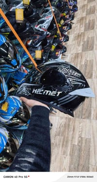 خوذه للبيع سعر 50 الف  قياس L وتلبس xl ايضا لين خشنه لحد يعامل على سعر...