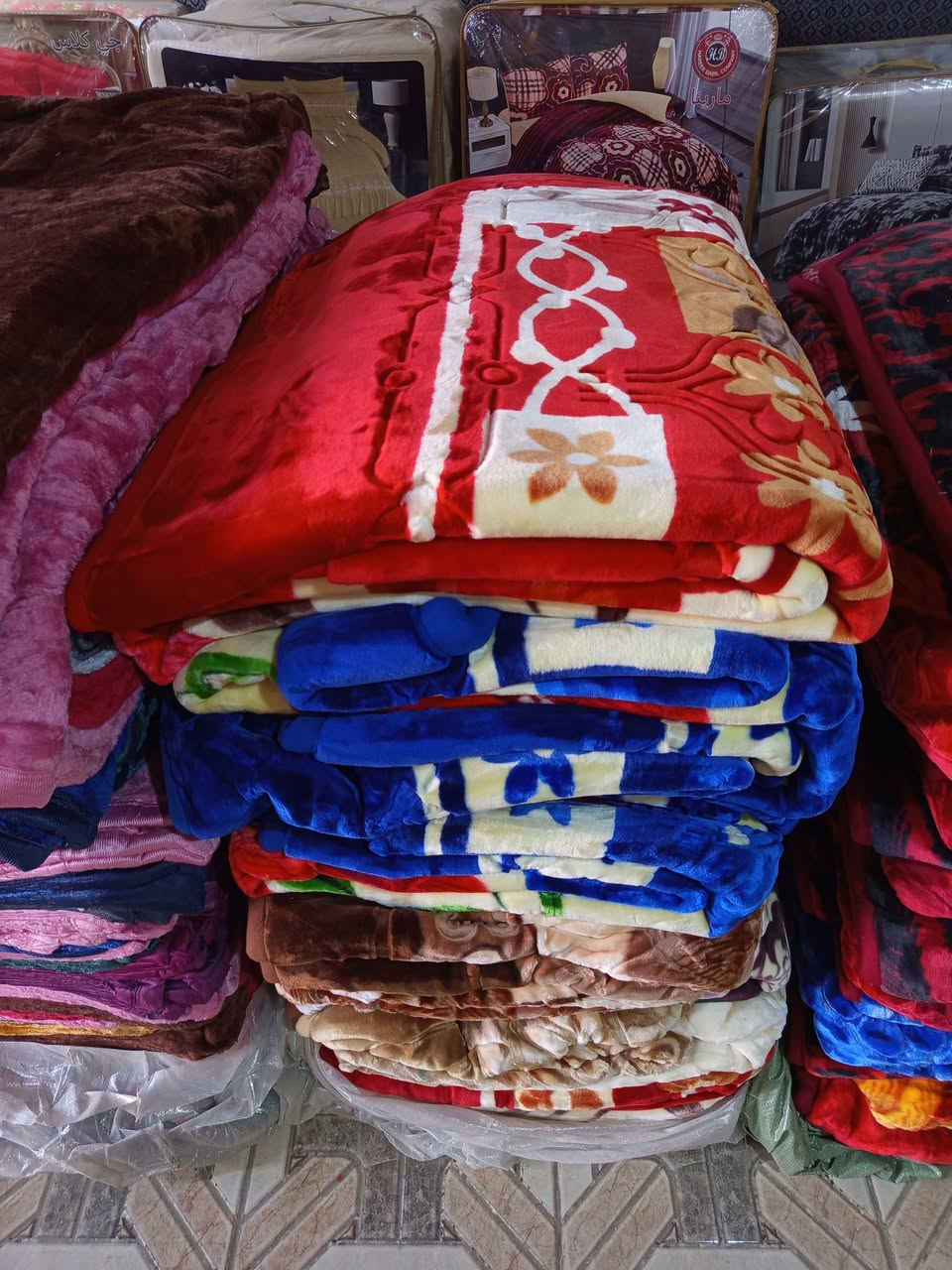 🛌 وجبة جديدة من البطانيات الفاخرة وصلت الآن! 🛌
جددوا دفء بيتكم مع تشكيلتنا الجديدة والمميزة، ألوان تجنن وخامات تخبل تناسب كل الأذواق. اختاروا اللي يناسبكم من القائمة التالية:
1. بطانية (رسم + لمعة) ✨
الوزن: خفيف وعملي.
المميزات: نقشات رسومات فنية مع لمعة مميزة، متوفرة بمختلف الألوان والأشكال.
2. بطانية (سادة + لمعة) ✨
الوزن: خفيف.
المميزات: لعشاق البساطة والرقي، سادة بلمعة براقة.

3. بطانية (نقشة + محفر + لمعة) - الملكية 👑
الوزن: ثقيل (8 كيلو) لدفء مثالي.
المميزات: شغل محفر بارز ونقشات راقية جداً.

4. بطانية (نقشة + محفر + لمعة) - العملاقة ❄️
الوزن: ثقيل جداً (10 كيلو) لليالي الشتاء القارصة.
المميزات: أعلى درجات الجودة والمتانة بمختلف الألوان.

5. بطانية (نقشة خفيفة + محفر خفيف + لمعة) ✨
الوزن: طبيعي (5 كيلو).
المميزات: توازن مثالي بين الوزن والدفء مع لمسة محفرة ناعمة.
6. بطانية (نقشة خفيفة + لمعة) ✨
الوزن: طبيعي (4 كيلو).
المميزات: خفيفة على الجسم، دافئة، وألوانها متوفرة بكثرة.
📍 العنوان: [حلة طهمازية عامود 98 مقابيل مطعم رمانة]
📞 للحجز والاستفسار: [***********]

#بطانيات #تجهيزات_منزلية #شتاء_2026 #وجبة_جديدة #ديكور_منزلي الهندية, كربلاء
