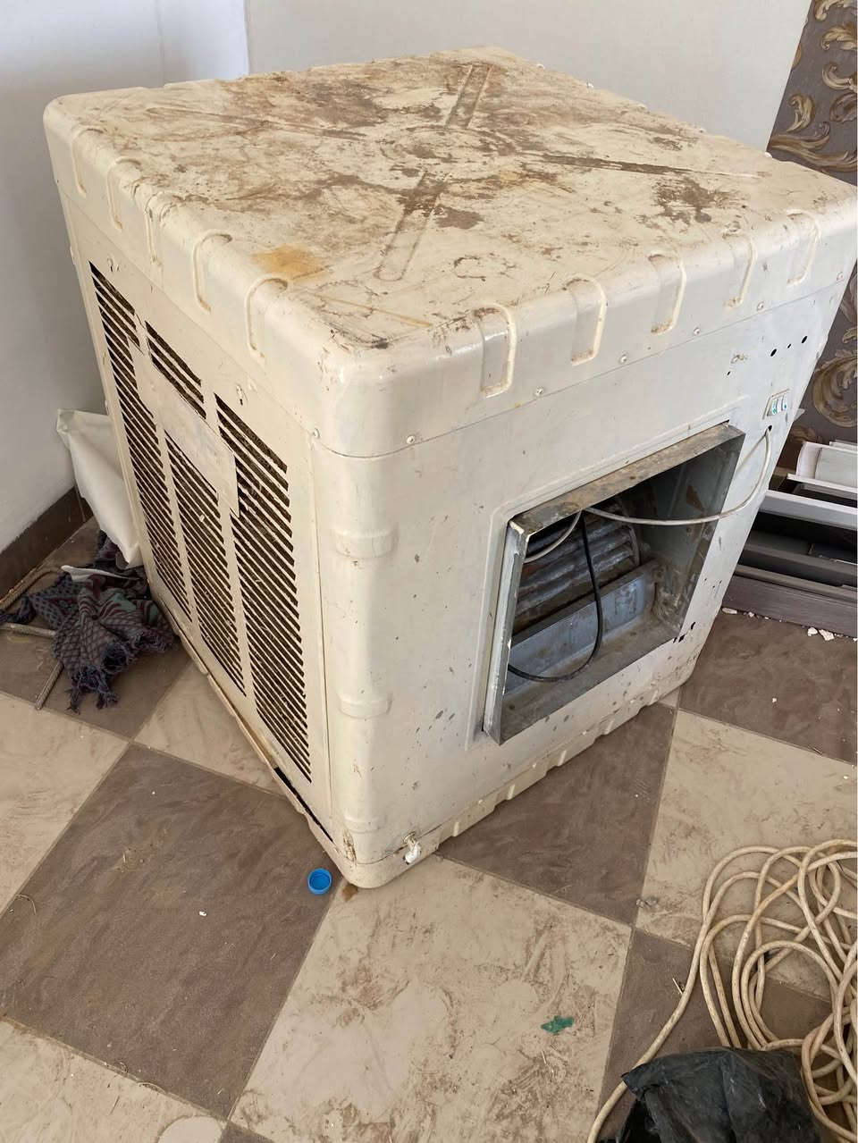 مبرده اديسان ماطور جديد كشره مصبوغ حجم 2.5 ماطوره سرعتين سعره 55 الف وبي مجال 
*********** كركوك, العراق
