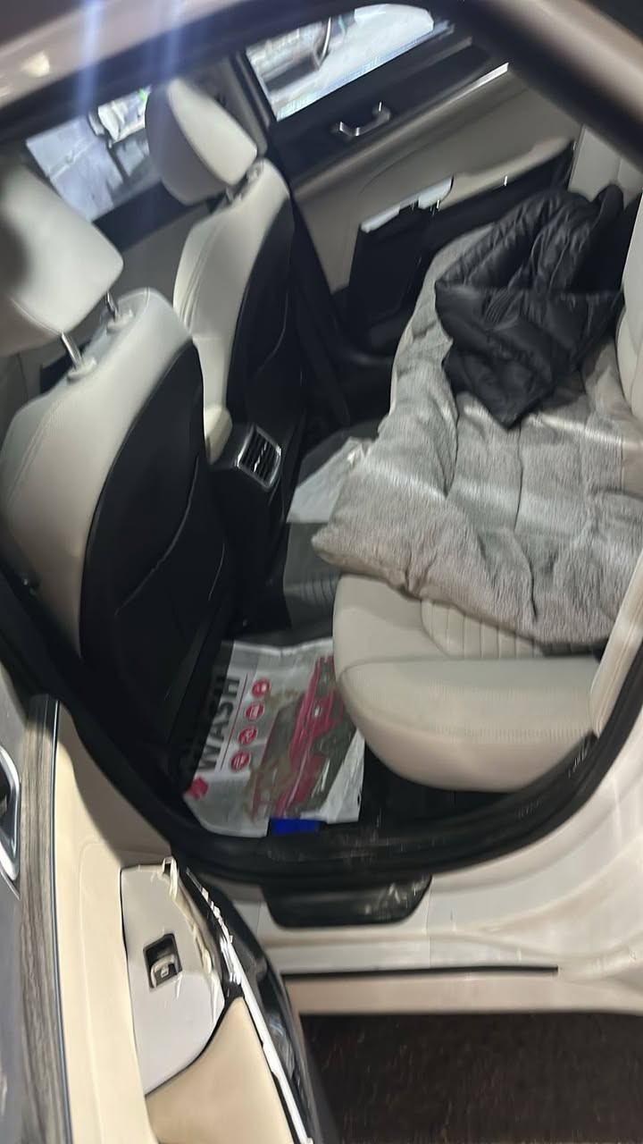 تحيه طيبه السلام عليكم
للبيع 
كي فايف 2024 خليجي 
عداد المسافه 64 الف 
.
بصمه ويل كب كشنات جلد 
تشغيل عن بعد 
بصمه ابواب 
صندوق يفتح عند الاقتراب 
اشاير بالمراي
بنوراما
كشنات كهرباء 
حساسات خلفيه امامي 
كشنات تدفئه 
شحن وايرليس 
هند بريك بصمه 
محرك 2500 
رقم اربيل شرط تحويل مباشرة 
السعر 233 ورقه وبيها مجال 
اي استفسار 
***********
مكان بغداد البياع حي جهاد 
غير متواجد عل فيس
