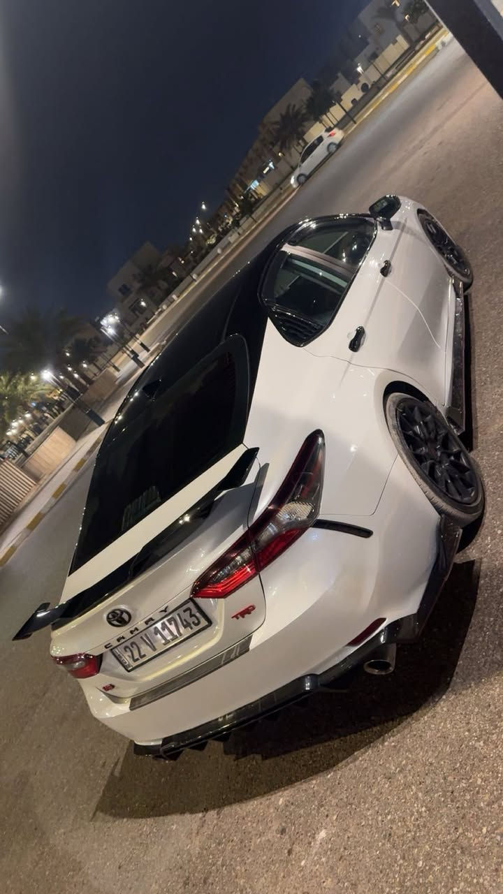 السلام عليكم كامريTRD مواصفاتها معروفه محركV6 3500 بيها قطعه وحده مرقمه اربيل بسمي تحويل ثاني يوم السعر275وبيها مجال المكان تكريت الرقم***********
