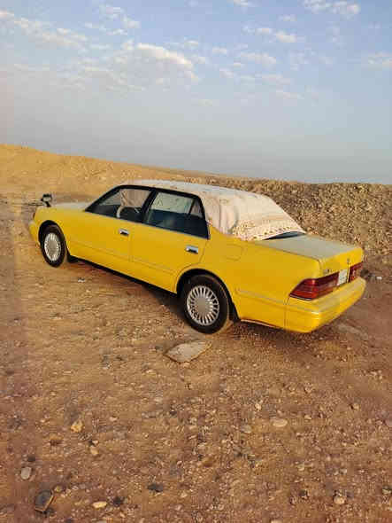 سلام عليكم راس الثور 
تكم موديل 98 محرك 3000فيشتين 
السياره يسره اصل سعوديه 
السياره جهازه من حداديه تخم تاير غرفته جديده  رقم بابل  تحويل ثاني يوم السعر 60وبيه مجال الشراي الاستفسار ع رقم 
***********
