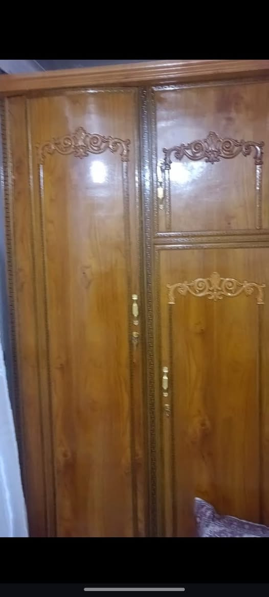 غرفة نوم ب٤٥٠ قفل اليرديها يتواصل على هذا الرقم (***********/***********) الشراي يجي مكان سيد رافع والسعر ثابت لا ينزل ولا يصعد/عنواني ديوانية قضاء الشامية
