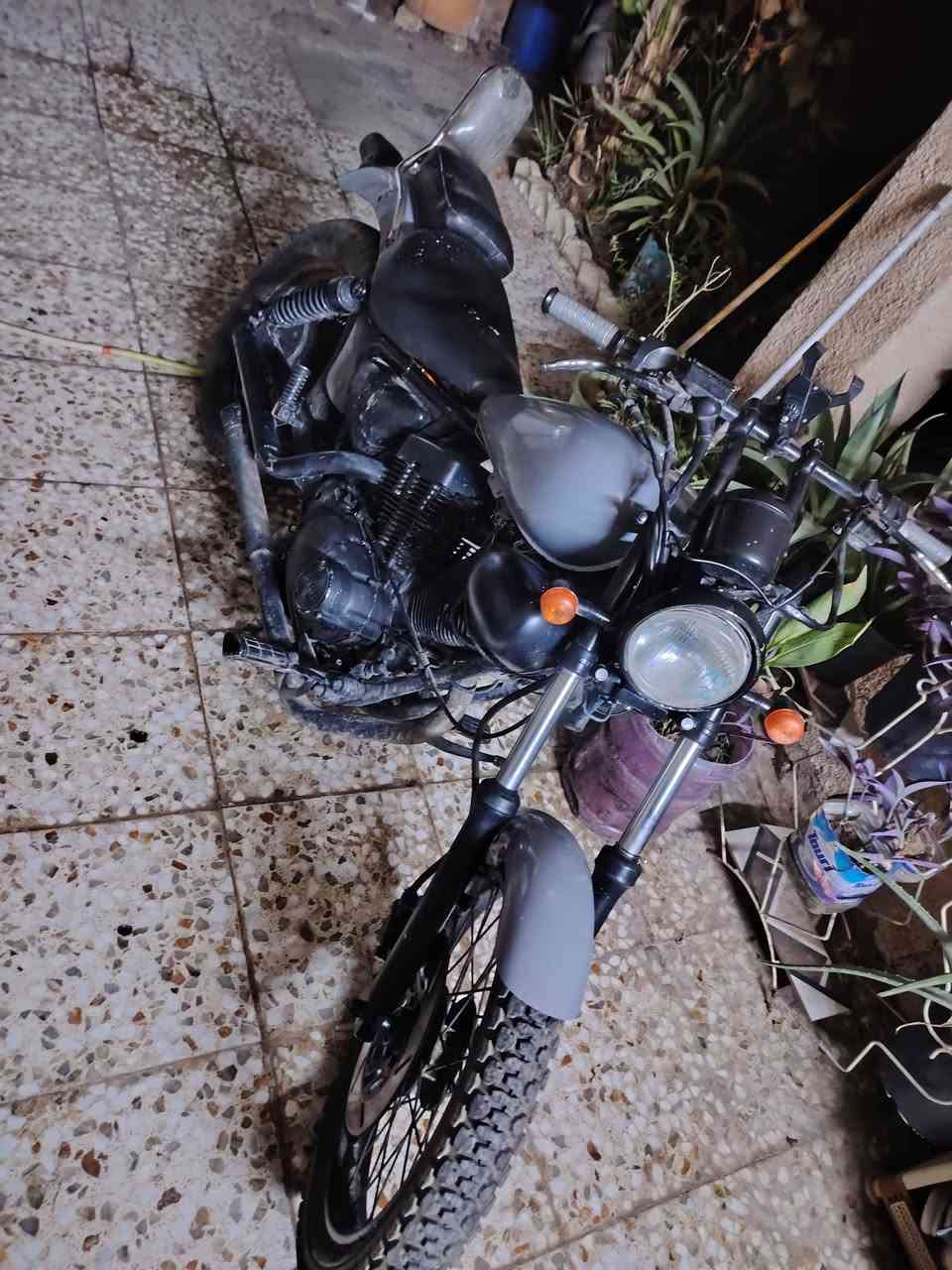 للبيع
ياماها فيراكو 250cc
شغاله مكينه وكير وكهربائيات
المكينه عليها ادامه (مفتوحه)
مصبوغه صبغ عام للجماليه
بيها بس نضوح  دهن من قرص الزنجيل الخارجي
اعتقد بوربرينات سالفتها فقط
معدل 110 حقيقي
السعر 500 وبيها مجال
عنواني الحسينيه راشديه
للاستفسار ***********
