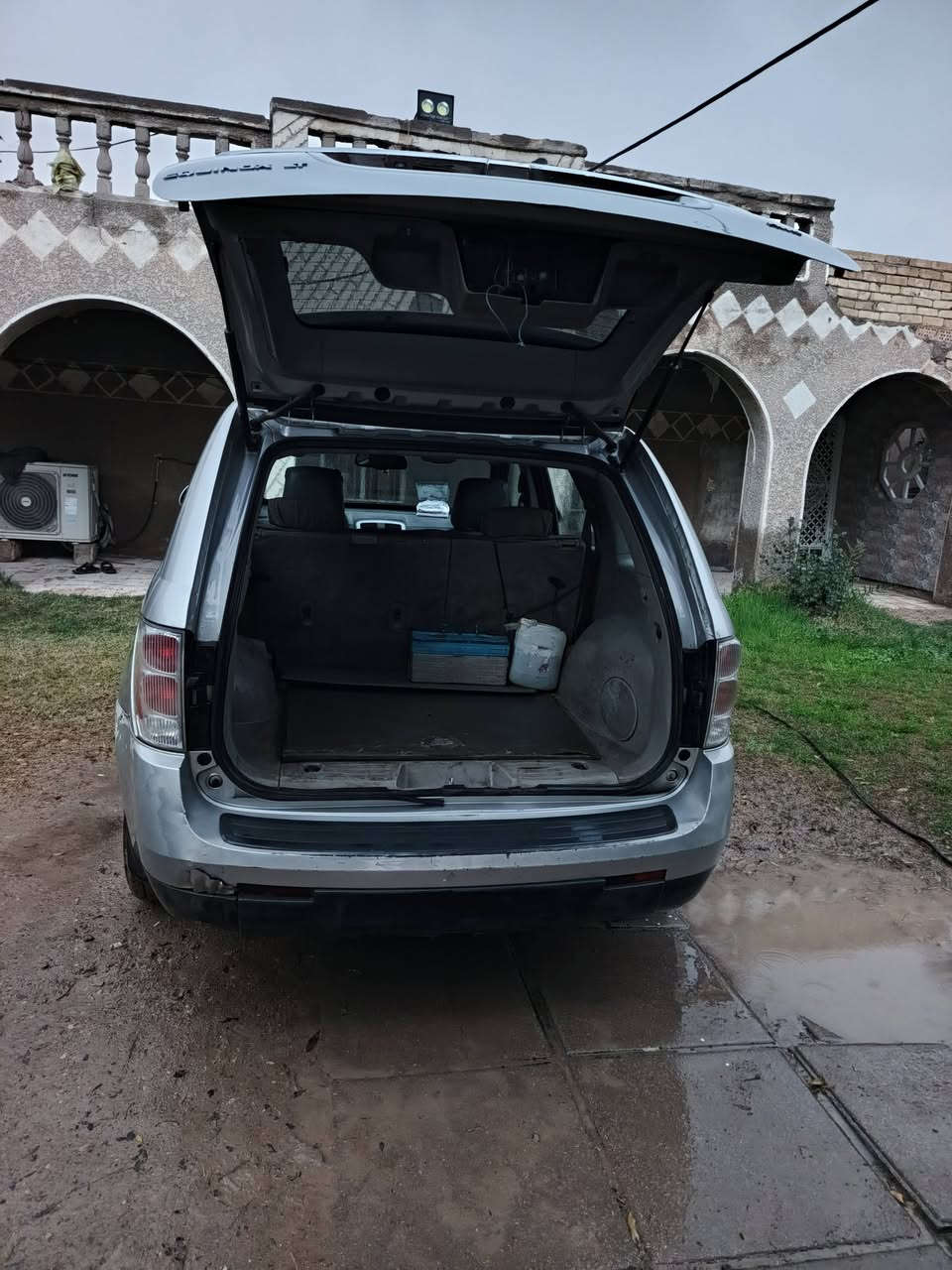 كوينكس 2007رقم اربيل وارد امريكي حادثه فقط جاملغ الامامي الايسر وبالعراق طخه بالاهلال جاملغ الخلفي
سياره حلوه مكينه جيده 6سلندرحجم 3400 وكير جيد ودواخل حلوه نقصهه فقط حداديه تعبانه واكو بعض الترتيبات البسيطه السعر 67 وبيهه مجال مكان السياره واسط نعمانيه 
***********
