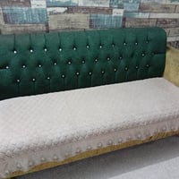 للبيع قنفات عشر مقاعد كاملات للستفسار على رقم الاهاتف 07764443677