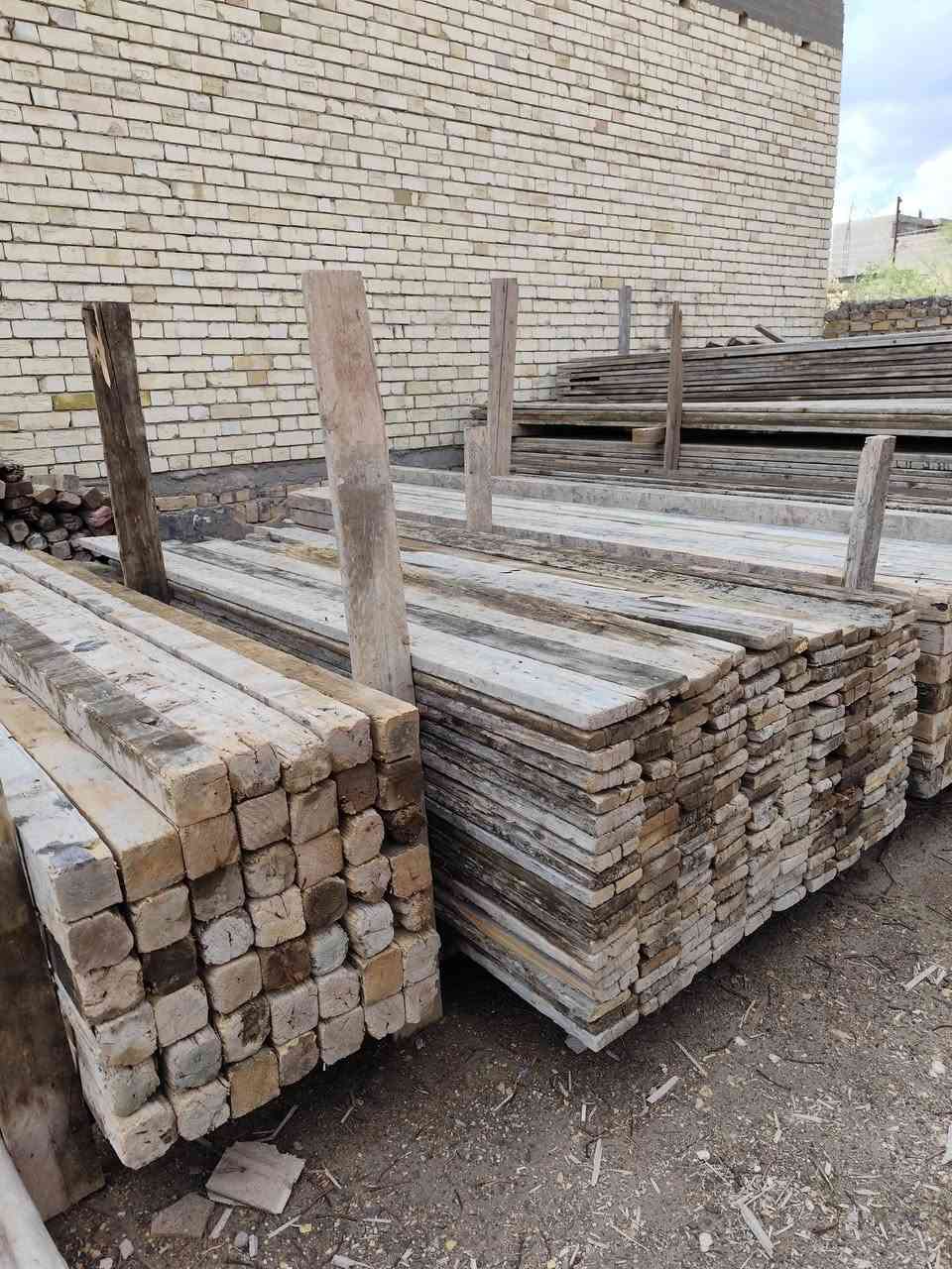 قالب خشب نضيف جدا للبيع العنوان بابل العدد 10مكعب هاتف ***********
