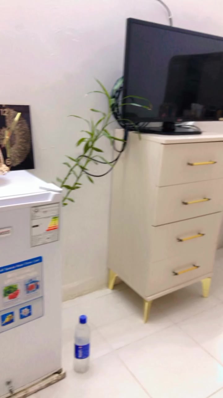 سلام عليكم غرفه تركي ٨ قطع نظيفه استخدام قليل لمعرفه السعر الاتصال بهاذ الرقم ***********
