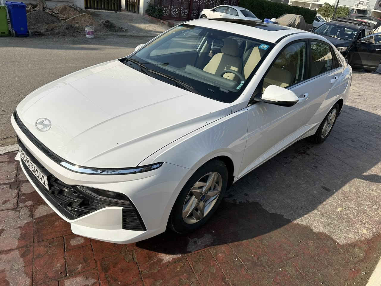 اكسنت 2024
ماشية 9000 الاف
خليجية 
محرك 1500 دبل نوزل
مكفولة من الحادث والصبغ
فقط حافة الدعامية صبغ
والسونار وكل تفاصيله داخل الصور
مواصفاته
1-شاشة كبيره
2-كاميره 
‏ABS-3
4-تحكمات ستيرن. 
5-شاحن ايفون 
6-تبريد قطعتين 
7-كروز سرعة
8-مثبت سرعة
9-حساسات خلفي
10-كاربلاي 
‏GBS-11
12-شاحن خلفي منفذين

السعر /145$ ورقة وبيه مجال

مكان السيارة 
بغداد - اليرموك
***********
