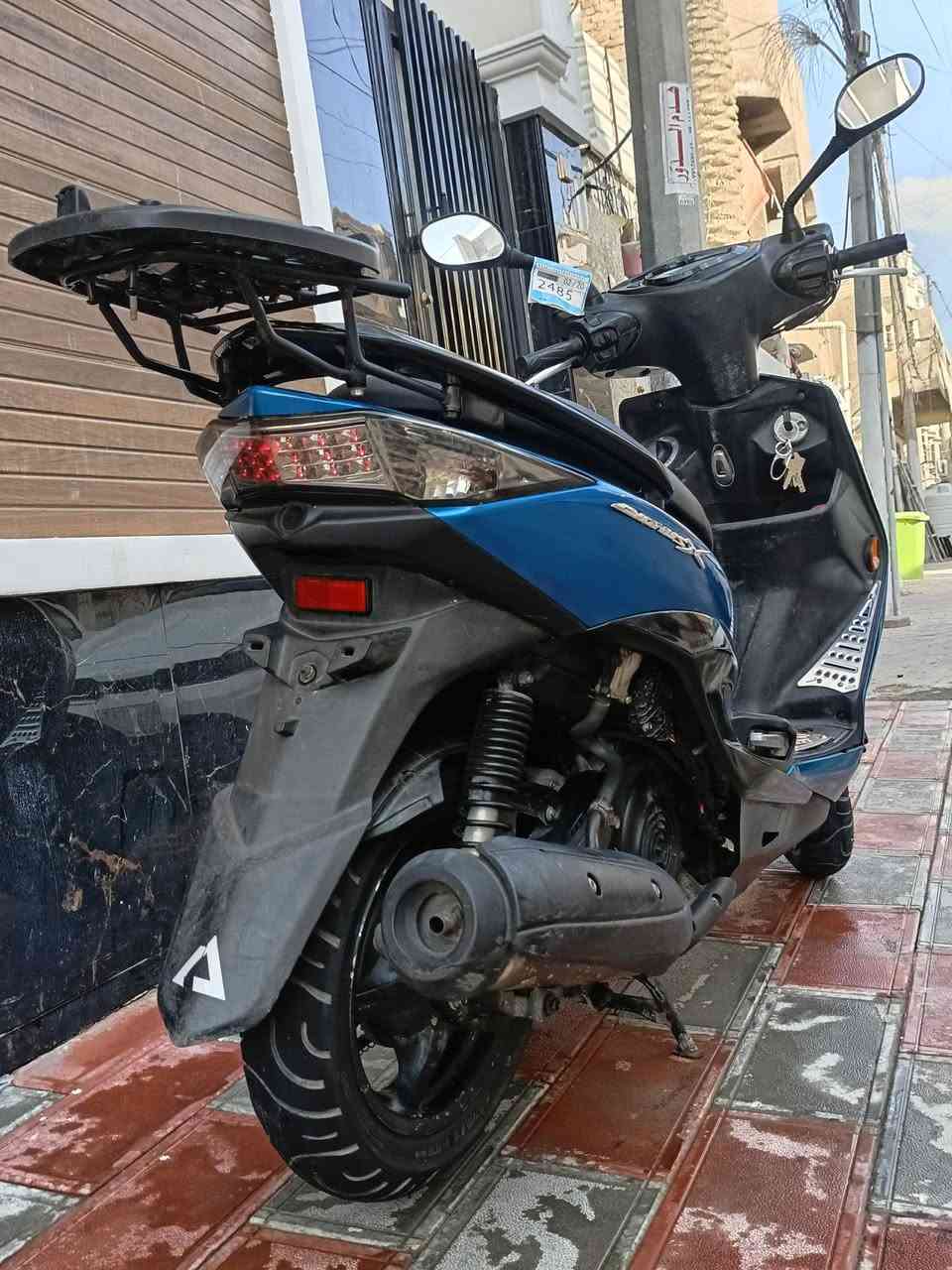 سلام عليكم 
دراجة سكنس لد للبيع فقط بدون مراوس. 

الدراجه الله شاهد نضيفه وحيل حلوه وبعد احلى من تجي تشوفها. 
الدراجه كله بانزين محسن ودهن أمزويل. 

الدراجة كُلها بلادي ومابيها اي نقص، الدراجه تخبل بيها شلعه ومعدل تشك الكاع. 

كلجات بلادية و دبلات بلادية والكفرات بلاديه. 

كلشي بيها شغال تاخذها ماتصرف عليها ربع دينار. 

العنوان بغداد الحرية. 

سعرها:  مليون و550 وبيها مجال بسيط

الميعرف بيهن لحد يكسر بيها ♥️

للأستفسار اكثر:  ***********
