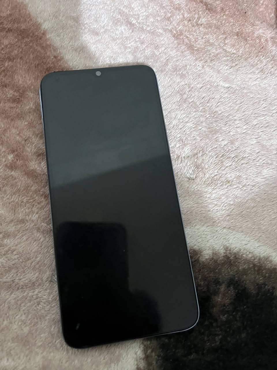 السلام عليكم ورحمة الله وبركاته شلونكم 
‏شباب عندي موبايل للبيع ***********￼
