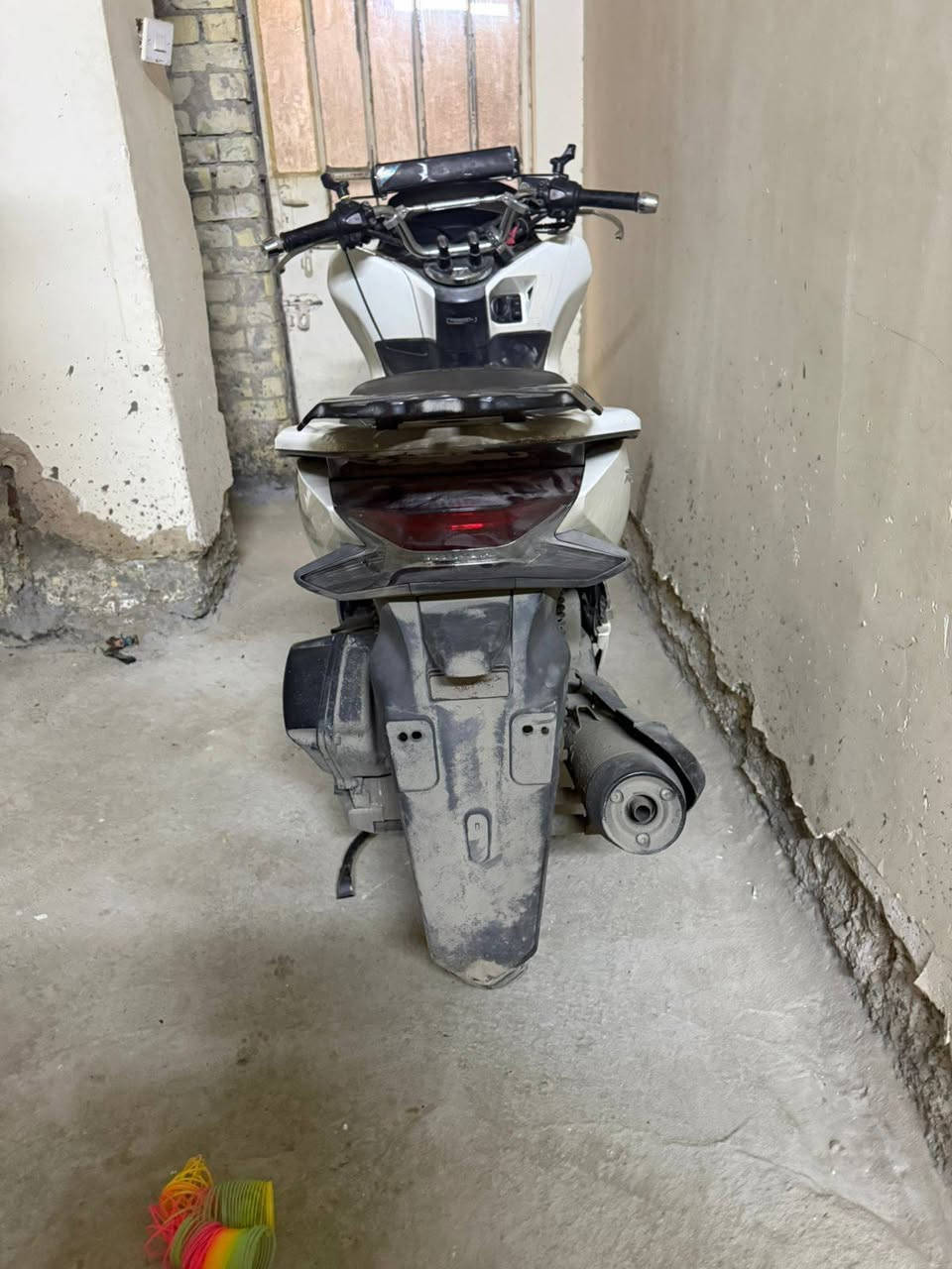 السلام عليكم ورحمة الله وبركاته بيسي اكس جيل الثالث. دراجه كامله ومكفوله كفاله عامه بيها فقط شخوط عل كفر مماثره عليها ماشيه 25 دراجه جديده ونظيفه وابيها اي نقص لونها ابيض صدفي مميز عنوان العامريه  للتستفسار الاتصال  ***********
