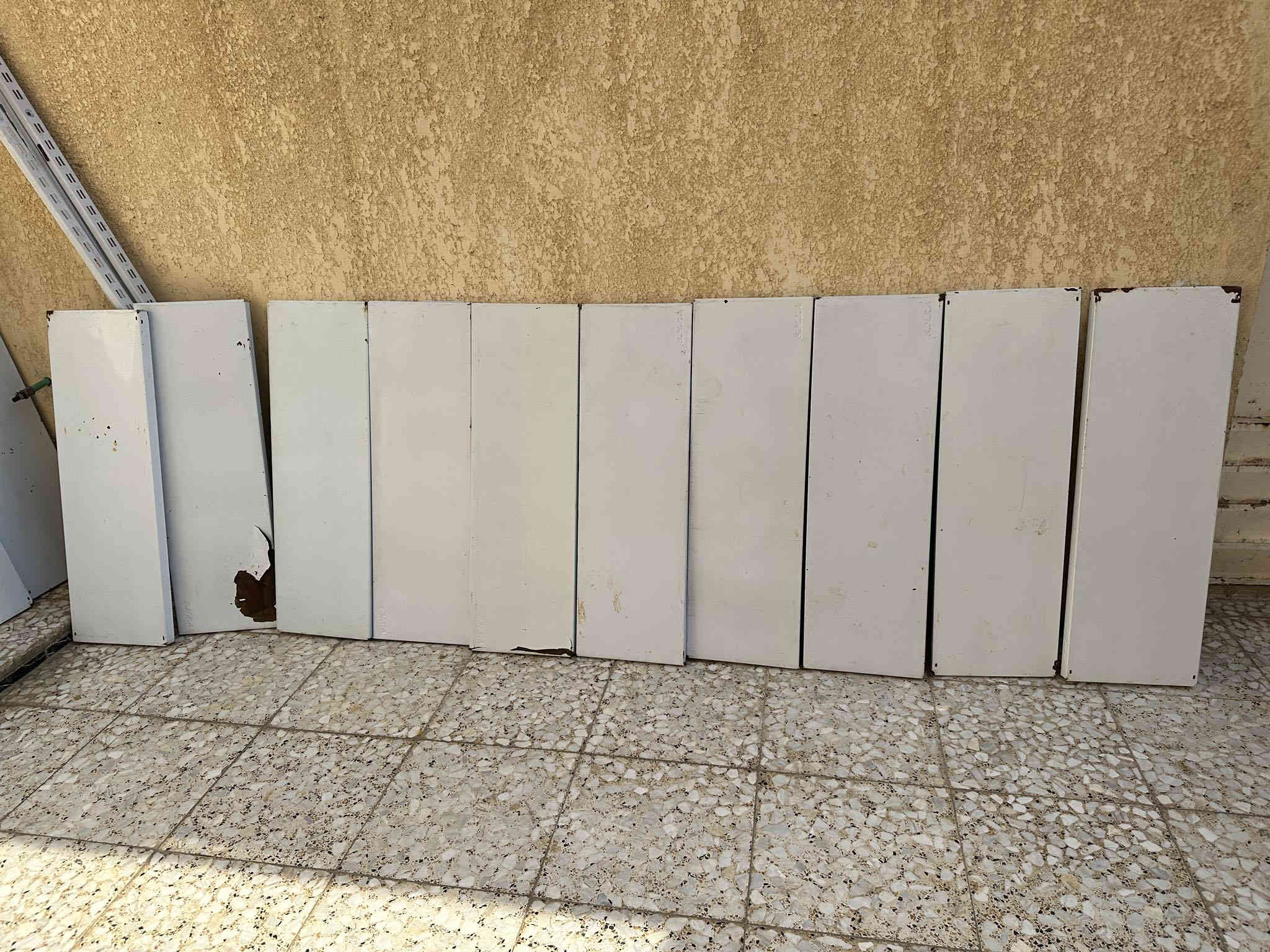 السلام عليكم عراضات للبيع 
مستعملاات بس نضاف
رفوف عدههن 15 
بكان الاصمعي الجديد 
***********
