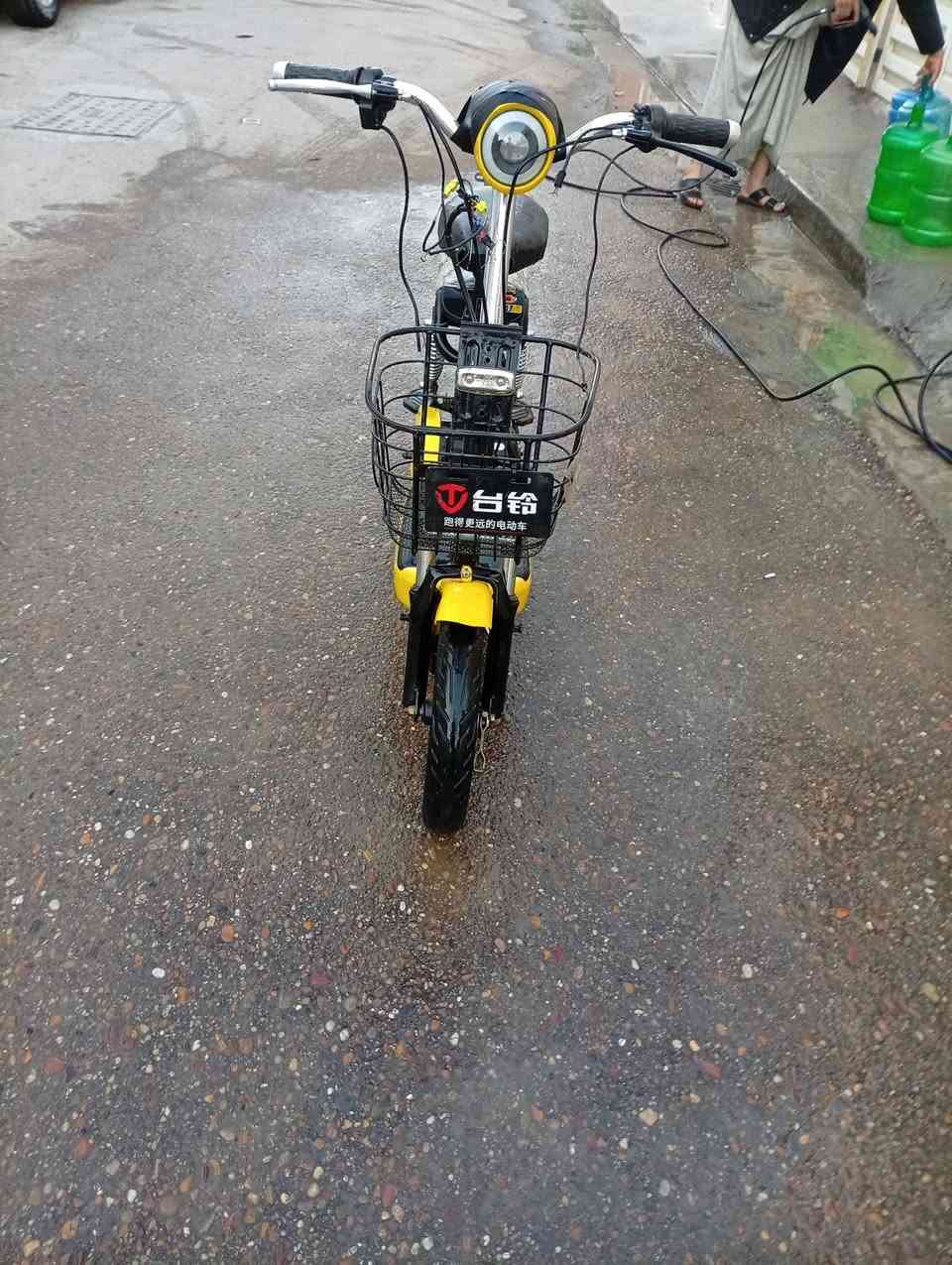 السلام عليكم للبيع دراجه شحن نقص فقط يده وبيه بعض الملاحظات يحتاجها ترتيب السعر ١٠٠   بيه مجال مكان بغداد الرقم ***********
