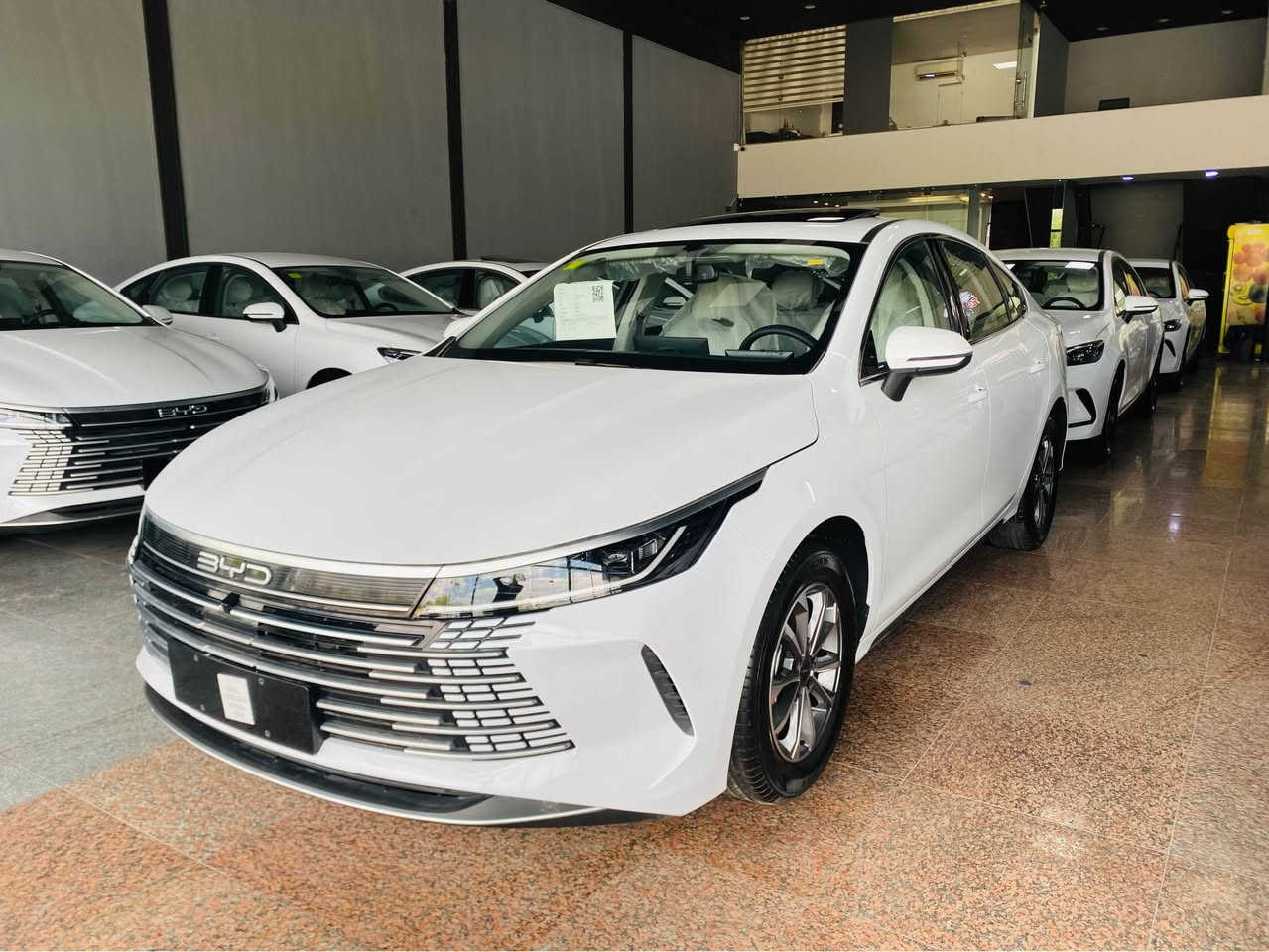بي واي دي BYD Destroyer 2025 
صفر كم فول مواصفات سلايت.
شاشە گەورە.شاشةوكاميرا ویل کڕۆم.
تحديد سورعه.پشت و پێش لید ڤۆلیۆم.
مۆبایل  ***********
مکان أربيل . معرض تۆپ کارس أربيل, العراق
