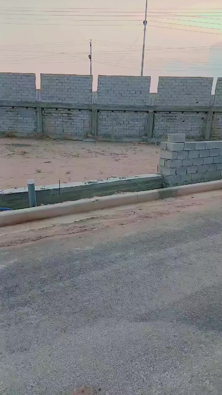 يالله قطعة ارض اللبيع المساحة 180 متر قرب مجمع العرين  ثاني قطعة علئ الشارع  سند 25  متوفر كافة الخدمات ماء كهرباء تبليط مجاري    جاري بناء سوق داخل المنطقة + مدارس ومركز شرطة    الستفسار تصال برقم ***********
