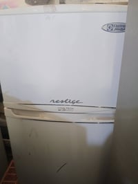 ثلاجة • للبيع • سعر غالي