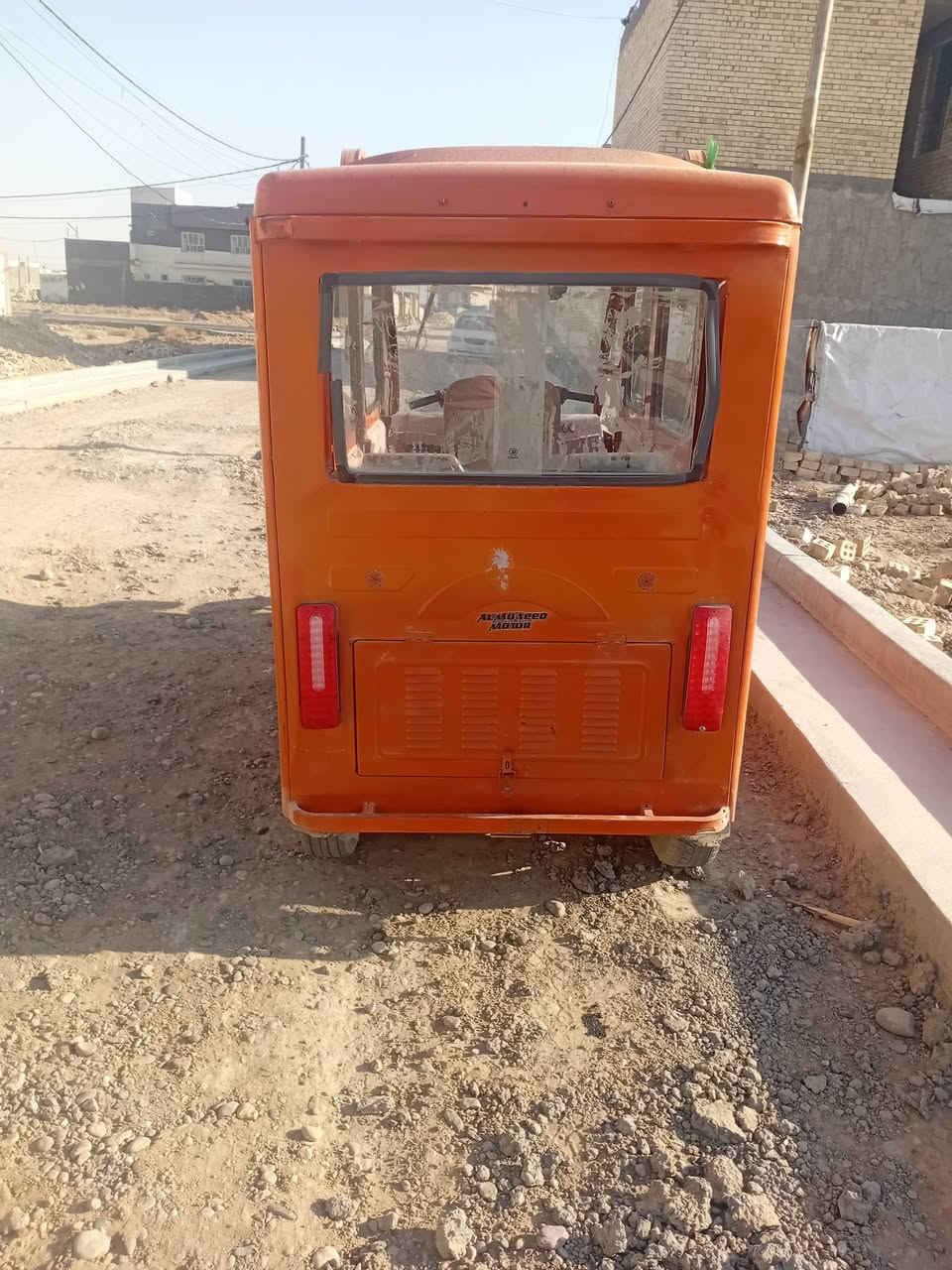 سلام عليكم تكتك للبيع غراضهه مال ستوته شغاله كهرباء كله شغال اوراق اصولي السعر ٩٠٠ عنوان بغداد حي البتول رقمي ***********
