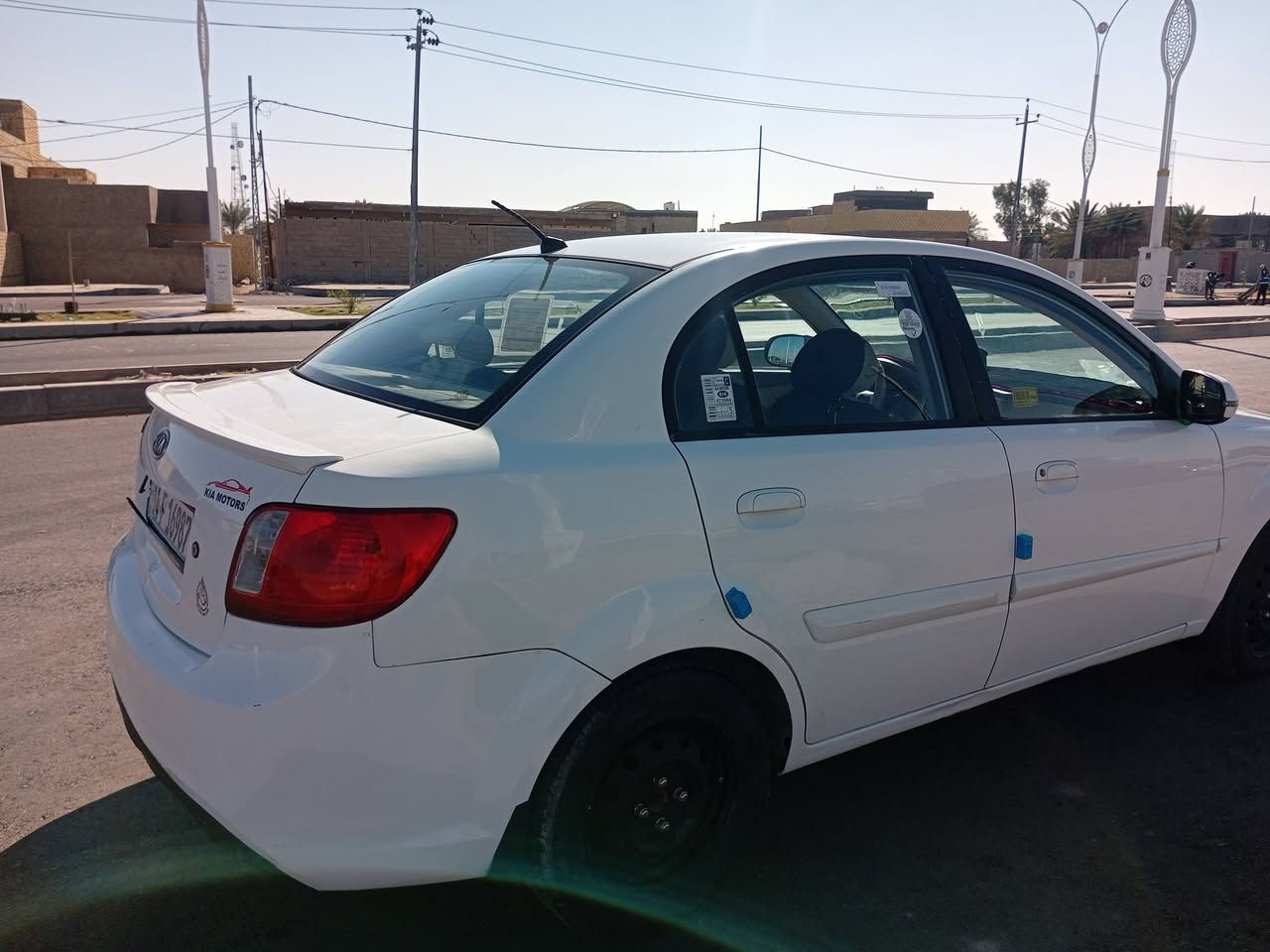 سلام عليكم للبيع كيه ريو 2012 خليجي استخدام شخصي 
محرك 1600 ما مفتوح شرط رقم بصرة بسمي ثاني يوم تحويل مشروع وطني مكفولة من الضربه والتبديل والفتح بيها رش تجميل بالهلال الايمن فقط والباقي مكفول كير مكينه شرط الفحص تبريد ثلج تخم تاير 
السعر 94وبيها مجال لشراي
مكان الناصريه مركز   ***********
