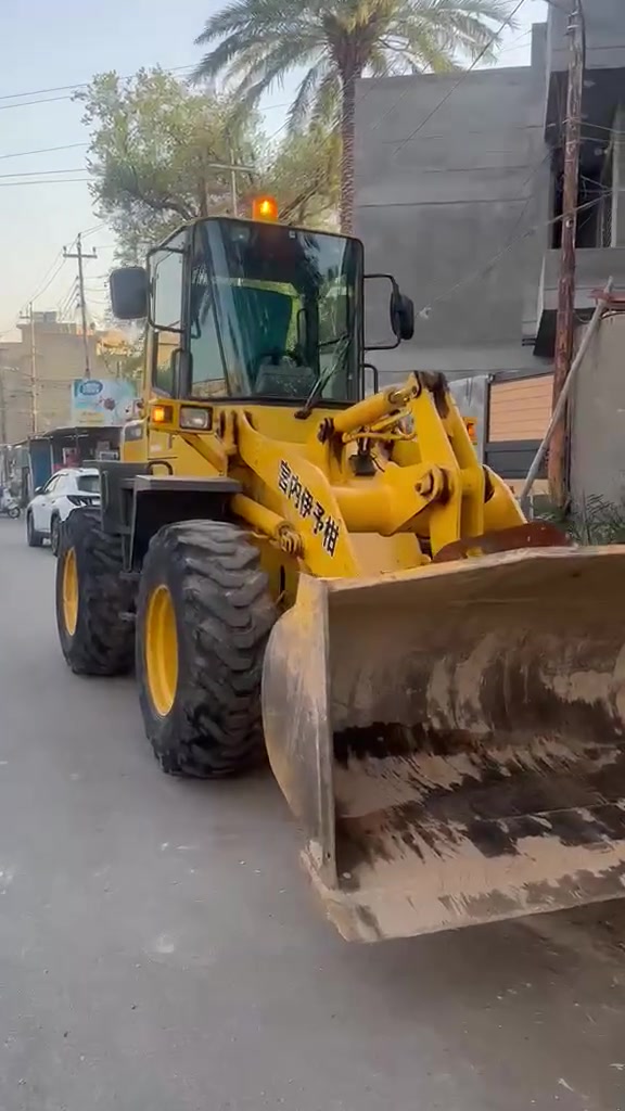 شفل لبيع كوماسو حجم 100مكينه اربع سلندر كير كهربائي السعر 3و50ورقه شفل ماشاءالله جديد لوحات طالعه بس ماشدهن ***********
