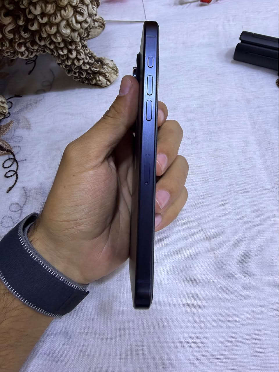 ايفون 15 برو ماكس 
ذاكره 256
بطارية 87
نضافة 100‎%‎
لون نيلي 
مبدل شاشة اصلية حواف ناعمة OLED 120Hz
الجهاز مكفول من كل شي 
السعر 850 الف 
العنوان : الدوره حي الميكانيك بغداد, العراق


**إذا كنت صاحب هذا الإعلان وتريد حذفه لأي سبب، رجاءا أرسل رسالة إلى الدعم الفني**