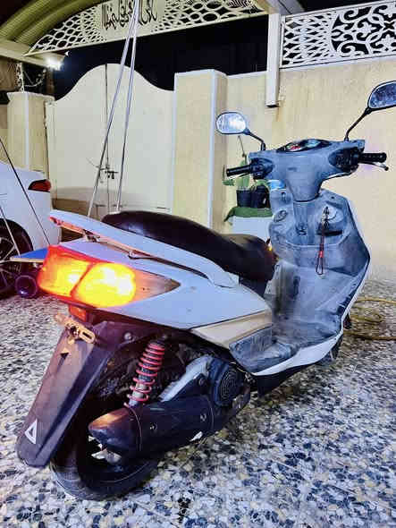 سلام عليكم سكنس فحل البيع دراجه كامله مكينه ناعمه و مامفتوحه كلهه شغاله شلعه ومعدل كهربائيات دبلات كيجات كلهه شغاله خير من الله مابيهه نقص برغي مكاني البلديات السعر 700 وبيهه مجال 
***********
