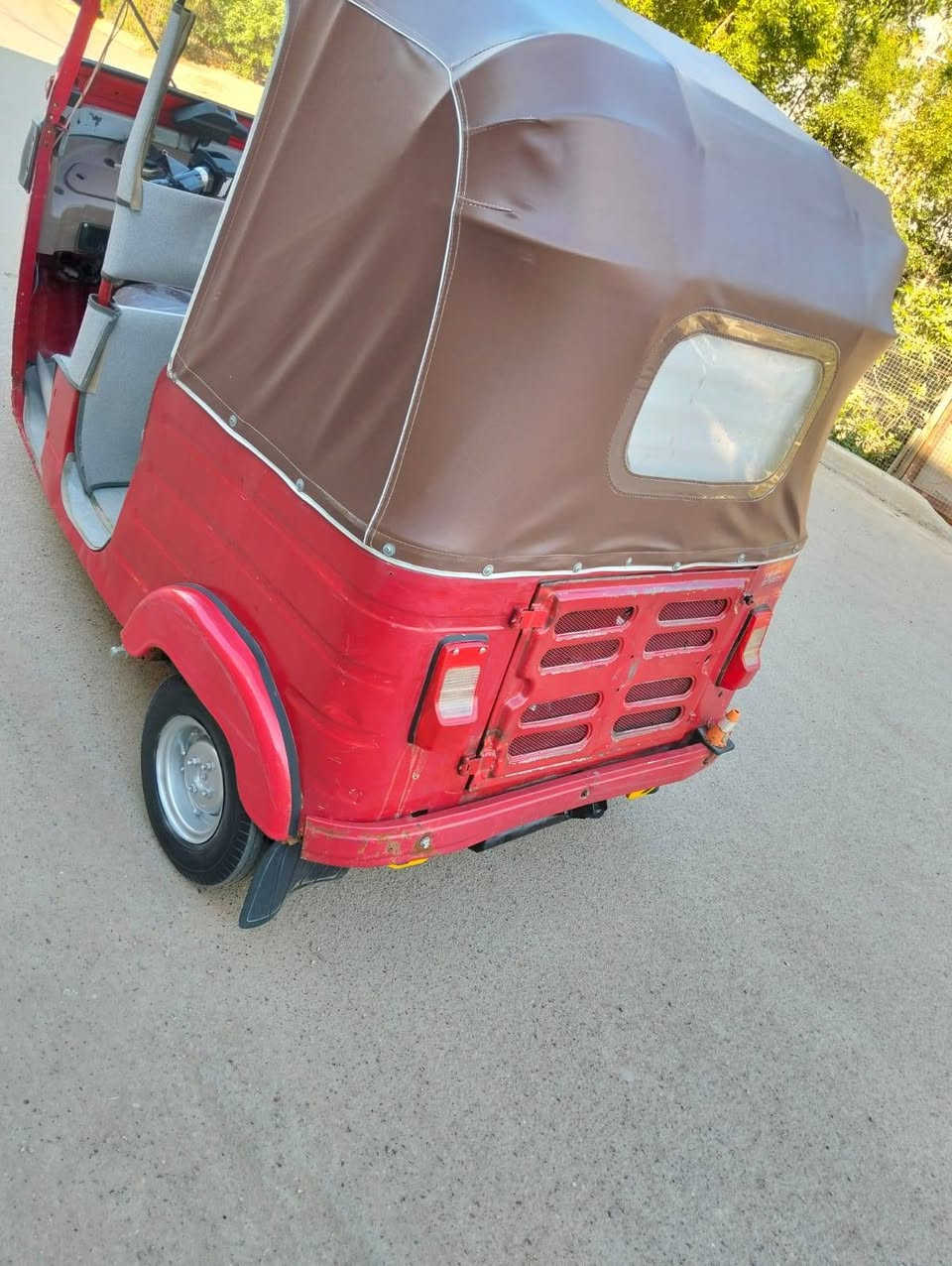 سلام عليكم تكتك البيع موديل ١٧ شهر  12  دخله بل 18                 معمره تعمير كامل الف ما تصرف عليه    جهزه مكينه مال عشرين وراق مصطفى صوليات سعر    400 3 وبيه مجال مكاني بغداد الرشاد  نتصل وتدلل ***********
