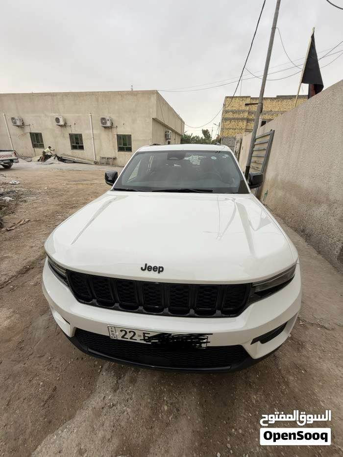 السلام عليكم 
بيع جيب كراند شيروكي2023 لميتد دفع رباعي 
سيارة خليجية كفاله عامه 
فقط بارد جاملغ امامي الأيسر كلش خفيف 
ماشيه 77,000قابله للزيادة 
المحرك 3.6L V6
ناقل الحركة اوتو 8 سرعات شفتات 
فتحة سقف جنطة كهربائي 
تشغيل عن بعد 
سيارة فوول موصفات بيهه حماية PPF
السعر 370 وبيهه مجال 
مكان السيارة البصرة
راسليني عالخاص واتساب *********** البصرة, العراق
