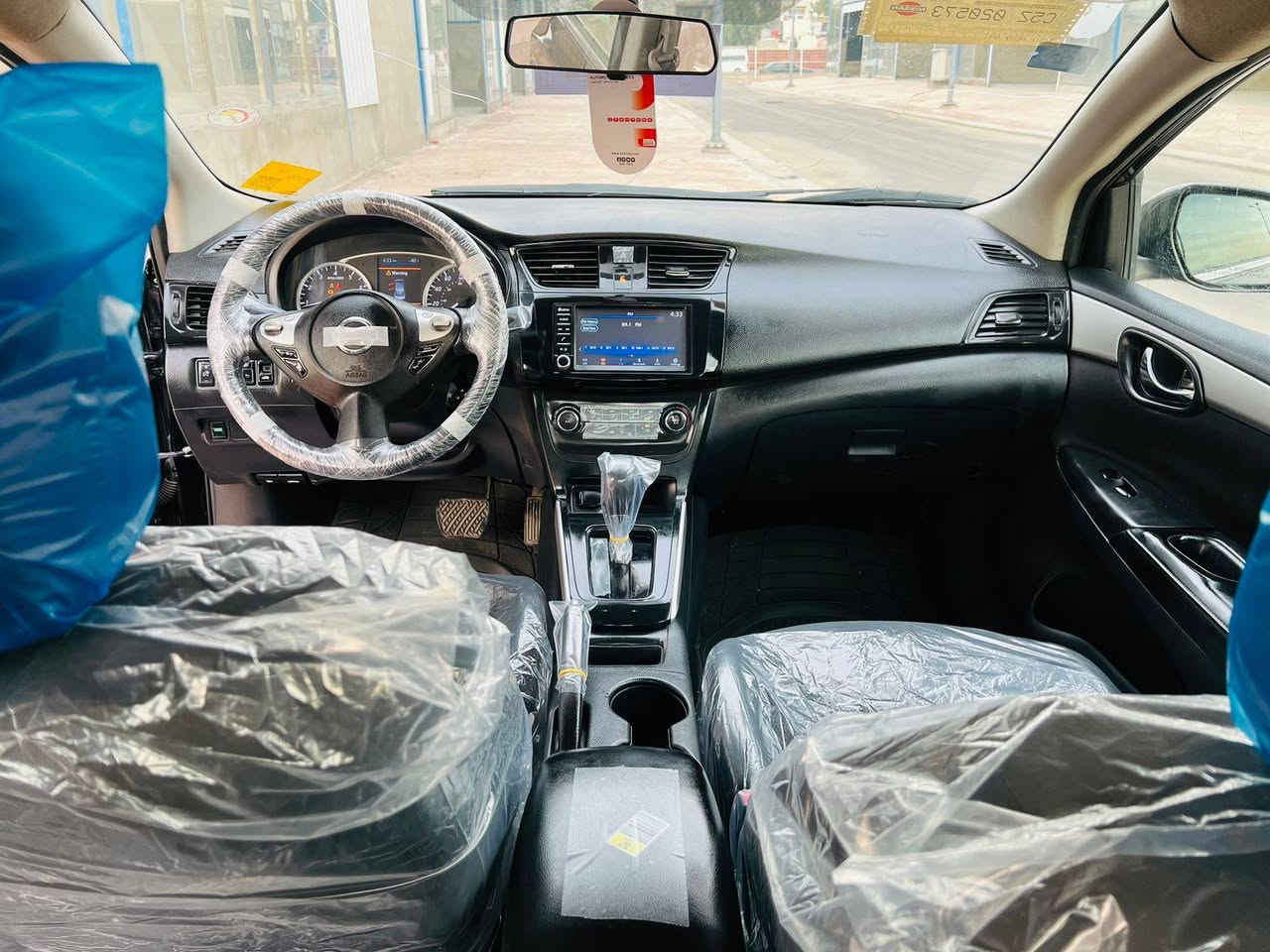 نيسان سنترا موديل 2019 رقم بغداد الجديد تحكم استيرن مثبت سرعه بجم زنون كامرا بلاديه ماشيه تخم تايرات محرك كير صدر كامله سيار حلوو وجاهزا بيها صبغ فقط بنيد الباقي مكفوله سعرها 125 وبيها مجال للشراي مكان بغداد حي او ***********
