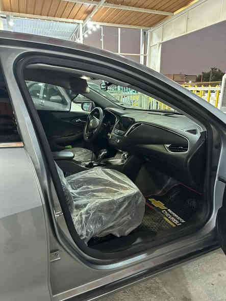 شيفرولية ماليبو LT موديل 2025 زيرو بعدهي 
#الضرر :موضح بالمنشور بس البنيد مبدل ومصبوغ كله مصلح وشغل درجه اولى 
#الرقم : بغداد دولي حره مدفوع گمرگ 

#المواصفات :

▪️السيارة : شيفرولية ماليبو 
▪️المحرك : 1.5L توربو (اربعة سلندر)
▪️حجم الويل : ويل كب حجم 18
▪️بصمات عدد 2 للأبواب مع بصمة جنطة وبصمة تشغيل وتشغيل عن بعد
▪️لايتات اصفر مع كشافات دعامية LED
▪️سايد بريك دگمة
▪️شاشة الدشبول حجم كبير ( ايباد )
▪️كامرة خلفية دوارة اصل مع الستيرن
▪️كشنات السيارة مخمل اسود 
▪️تدفئة لكشنات المقدمة
▪️تحكم فول كهرباء لكرسي السائق
▪️قطعتين تبريد امامي وخلفي
▪️ تشغيل عن بعد
▪️جنطة كهرباء
▪️سستم صوت 
▪️تحكم ستيرن جهتين بلوتوث وحاكية وكروس سرعة وتحكم صوت 
▪️نظام ABS مانع انزلاق
▪️السيارة جديدة وبوضع الشركة.

السعر المطلوب :148ورقة مع المجال
 
الاتصال على : *********** 
مراوس حسب نوع السياره
