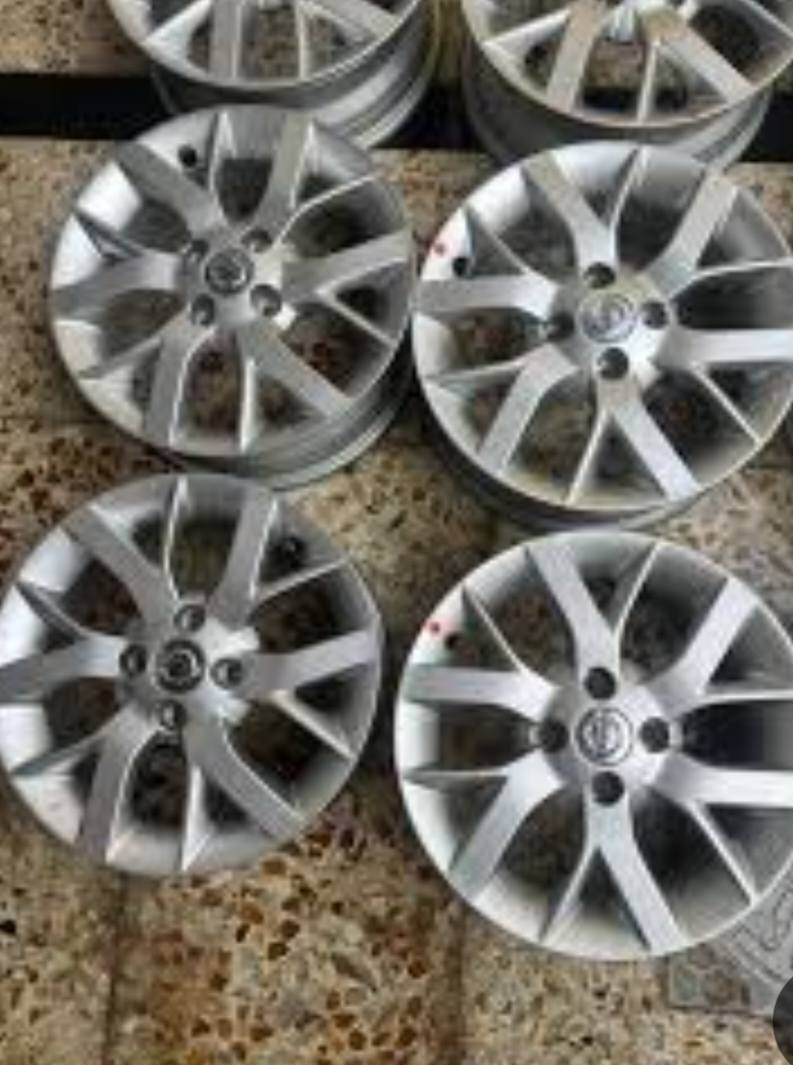 طخم ويل كب مع طخم تاير قياس ١٥ برجستون مشدود عل سيارتي السعر ٢٥٠ الف عنوان بغداد وهذا رقمي *********** ملاحظة سيارتي كورلا امريكي موديل ١٩٩٧
